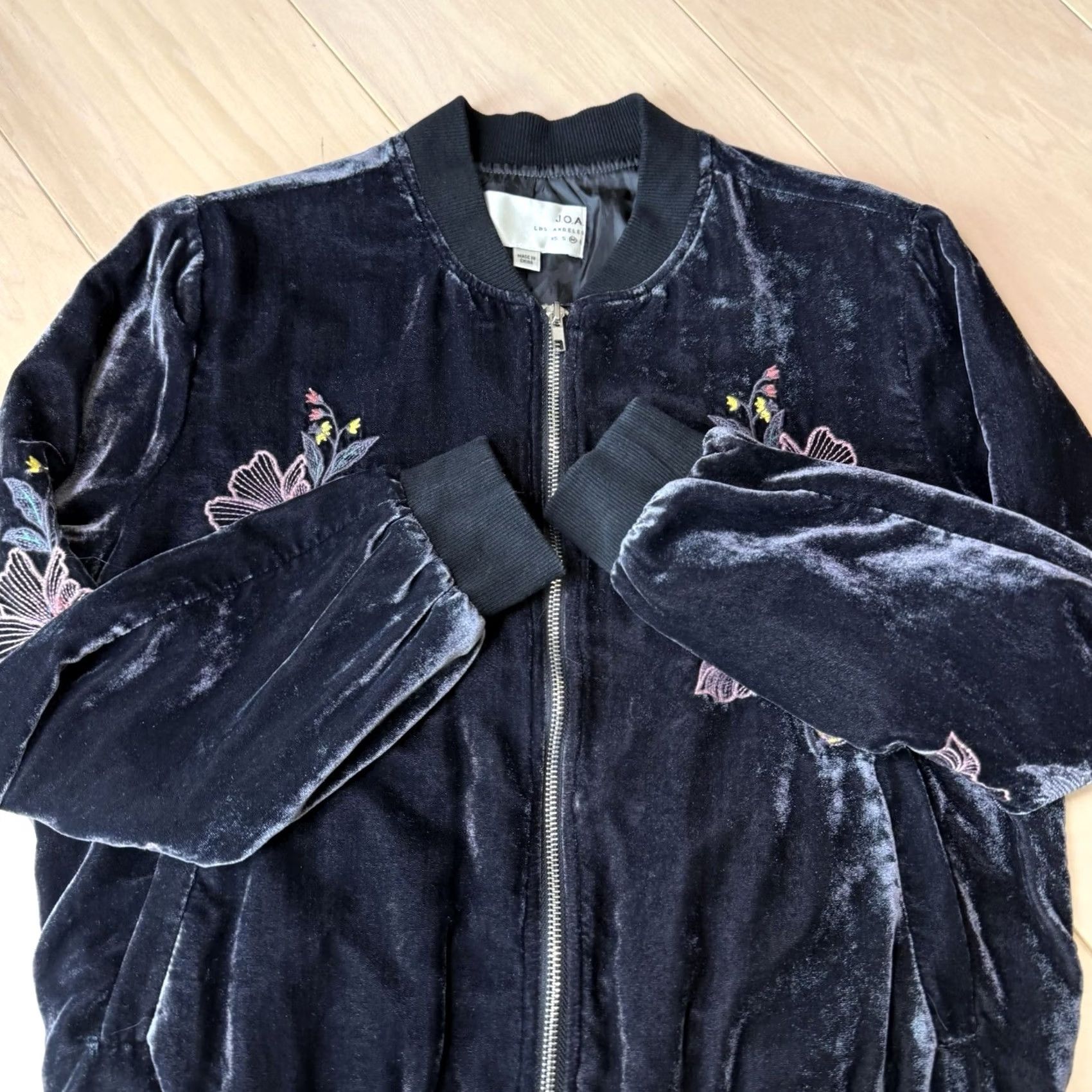 Velvet JOA Jacket Women's Medium Black Velvet Embroidered Full Zip Bomber Shirt Size M / US 6-8 / IT 42-44 - 5 Thumbnail