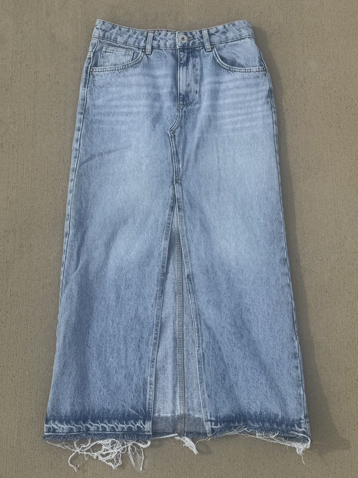 Pull & Bear Long Denim Skirt Size 26" / US 2 / IT 38 - 1 Thumbnail