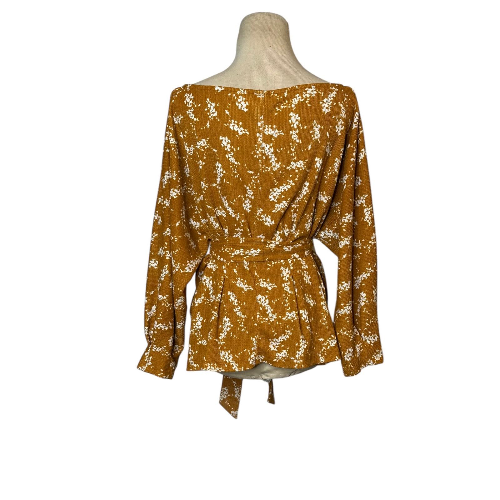 Anthropologie By Anthropologie long sleeves floral belted blouse size S Size S / US 4 / IT 40 - 16 Thumbnail