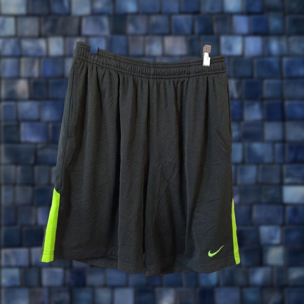 Nike Nike Shorts Mens L Dri-Fit Gray Solid Embroidered Elastic Drawstring Pockets Athletic Inseam 9 in Gym & Training Women? No — Mens Size US 33 - 1 Thumbnail
