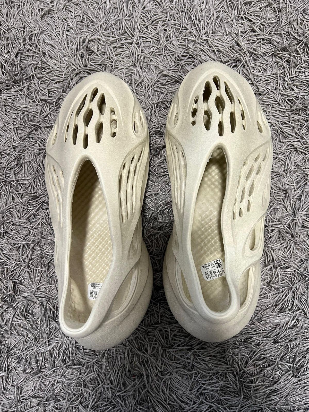 Adidas Adidas Yeezy Foam RNNR Sand Size US 9 / EU 42 - 3 Thumbnail