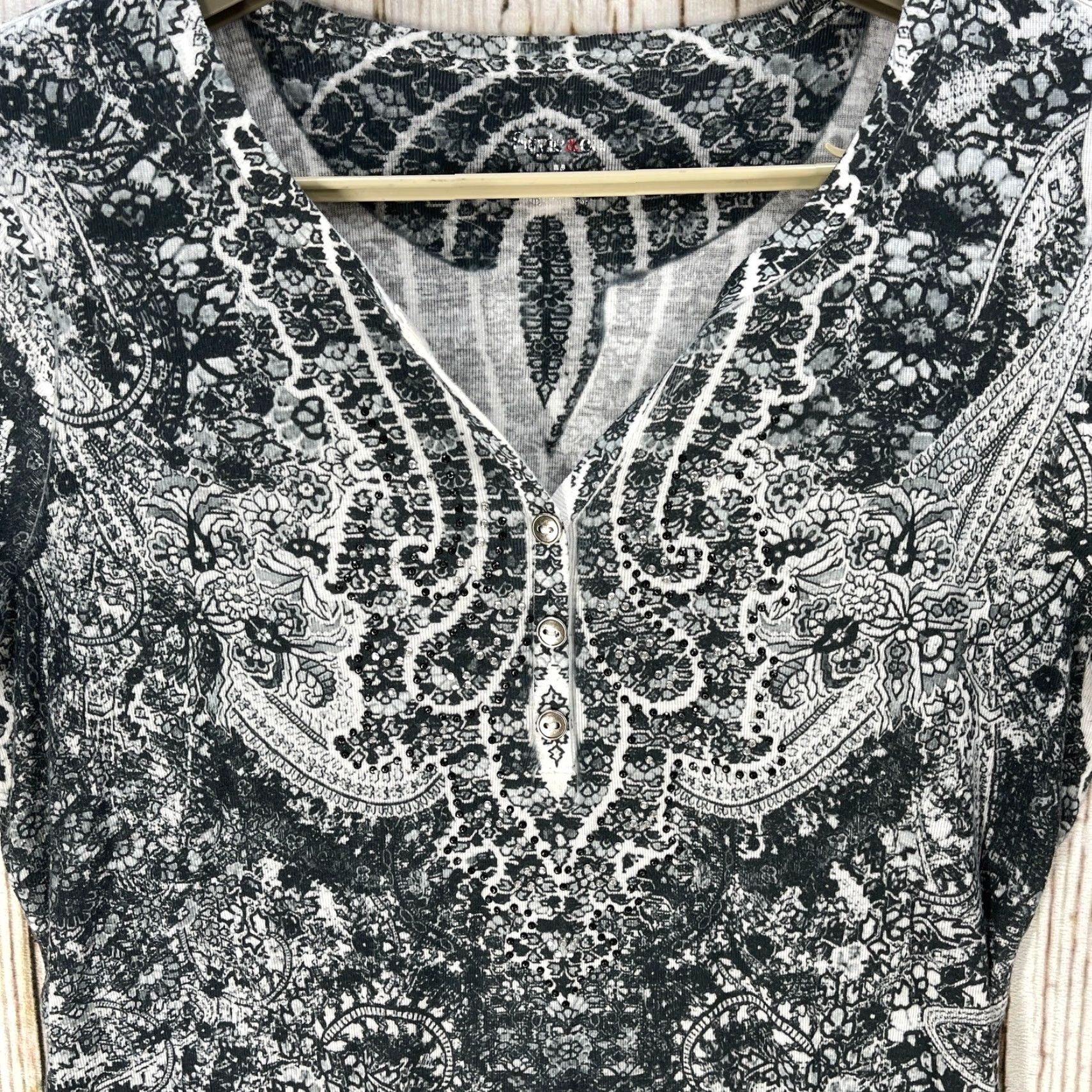 Vintage Style&co Blouse Women M Gray Beaded Paisley Henley 3/4 Sleeve Boho Grunge Y2K Rock Hippie Casual Shirt Womens Size M / US 6-8 / IT 42-44 - 3 Thumbnail