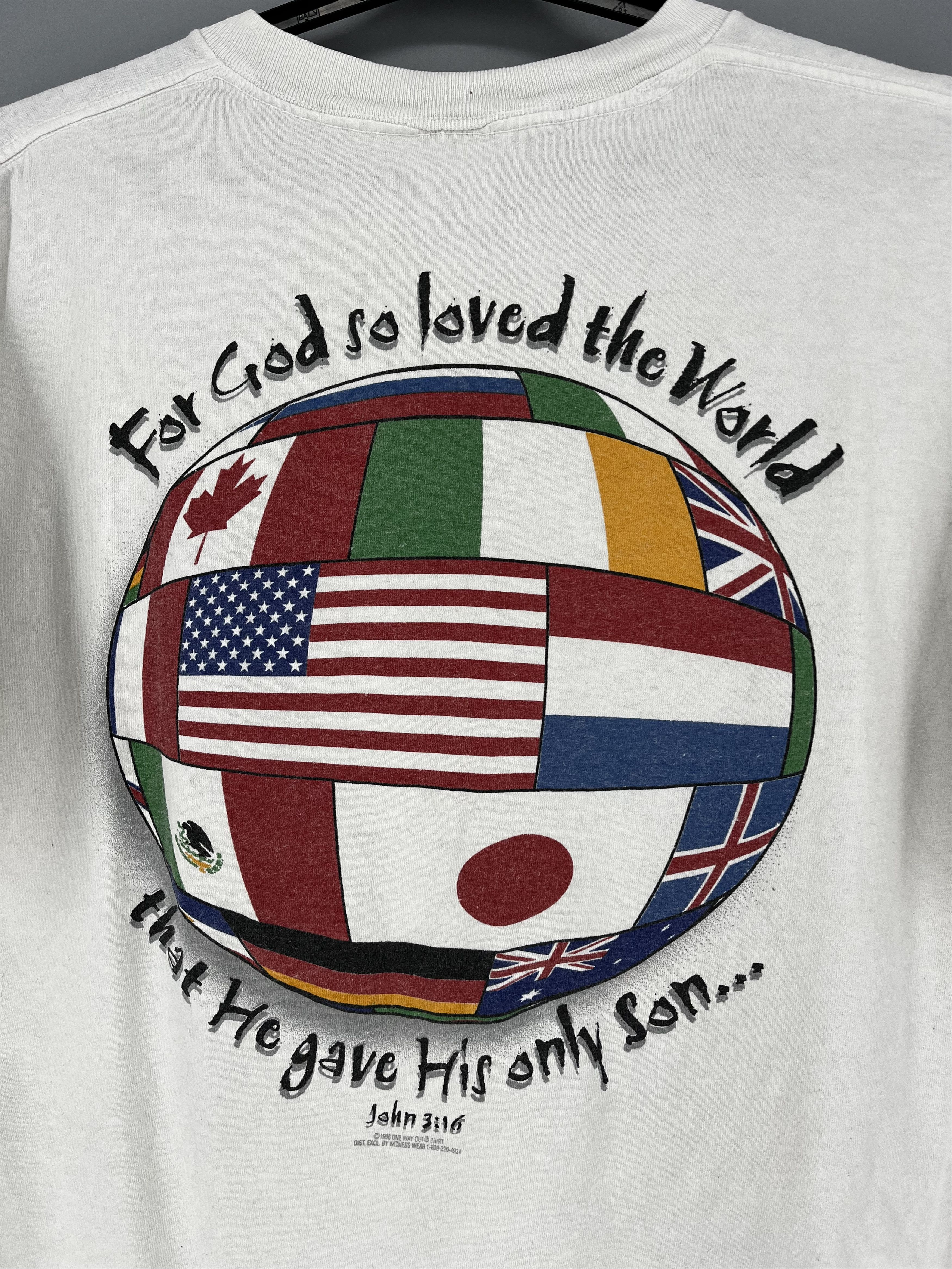 Vintage Vintage 1990s Olympics John 3:16 Jesus Tee Thrashed T-Shirt Size US L / EU 52-54 / 3 - 14 Thumbnail