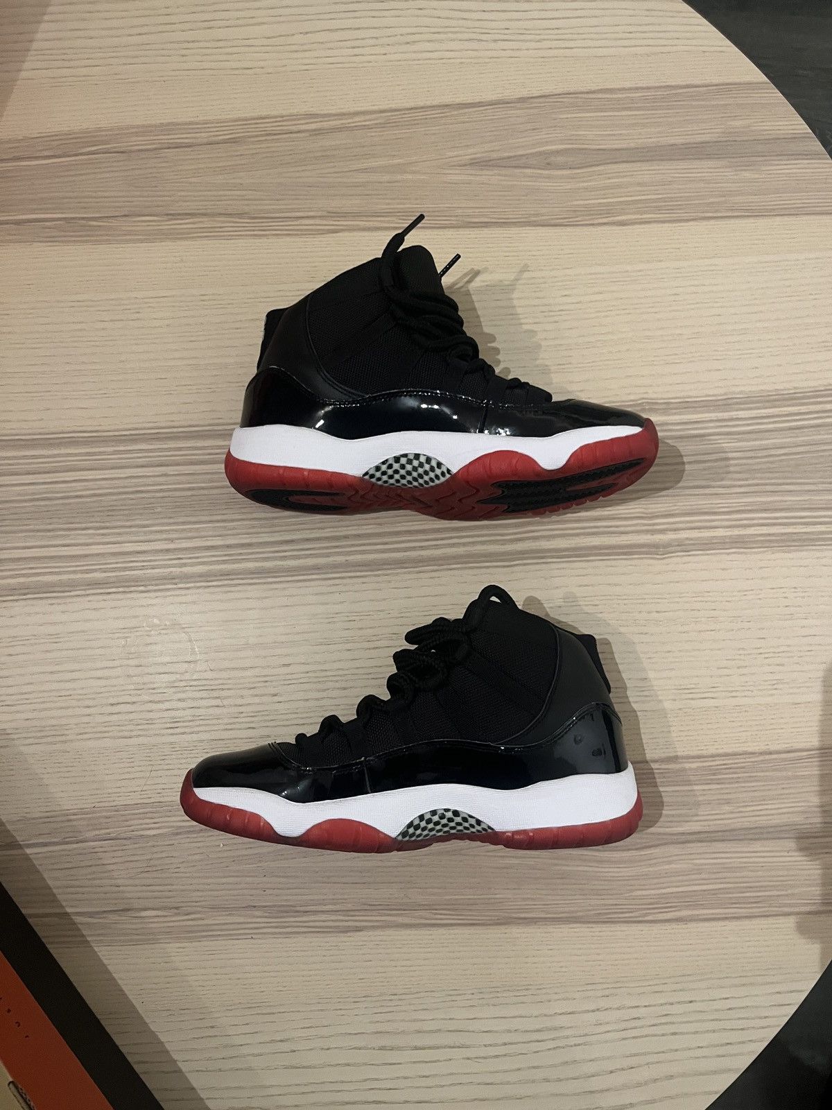 Jordan Brand Jordan 11 bred Size US 7 / EU 40 - 2 Thumbnail