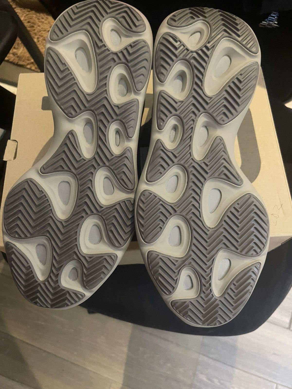 Yeezy Yeezy 700 Size US 11 / EU 44 - 4 Thumbnail