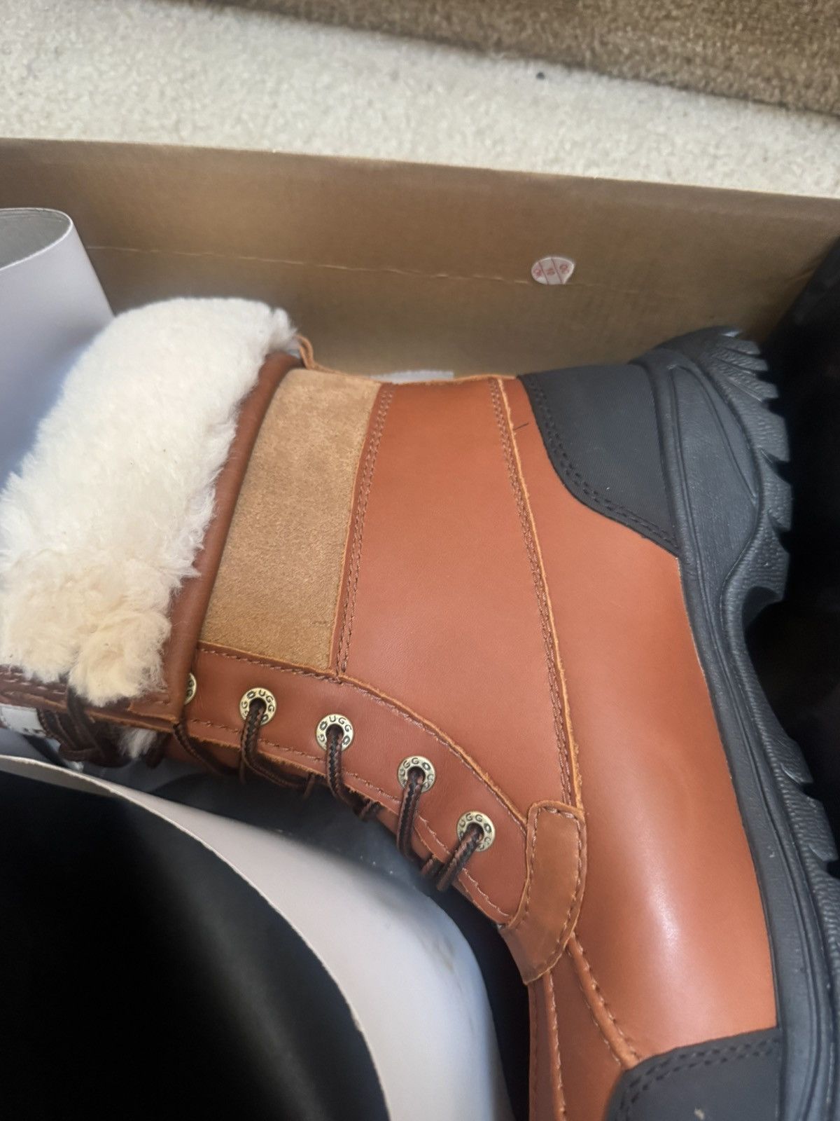 Ugg UGG Butte Worchester Size US 10 / EU 43 - 4 Thumbnail