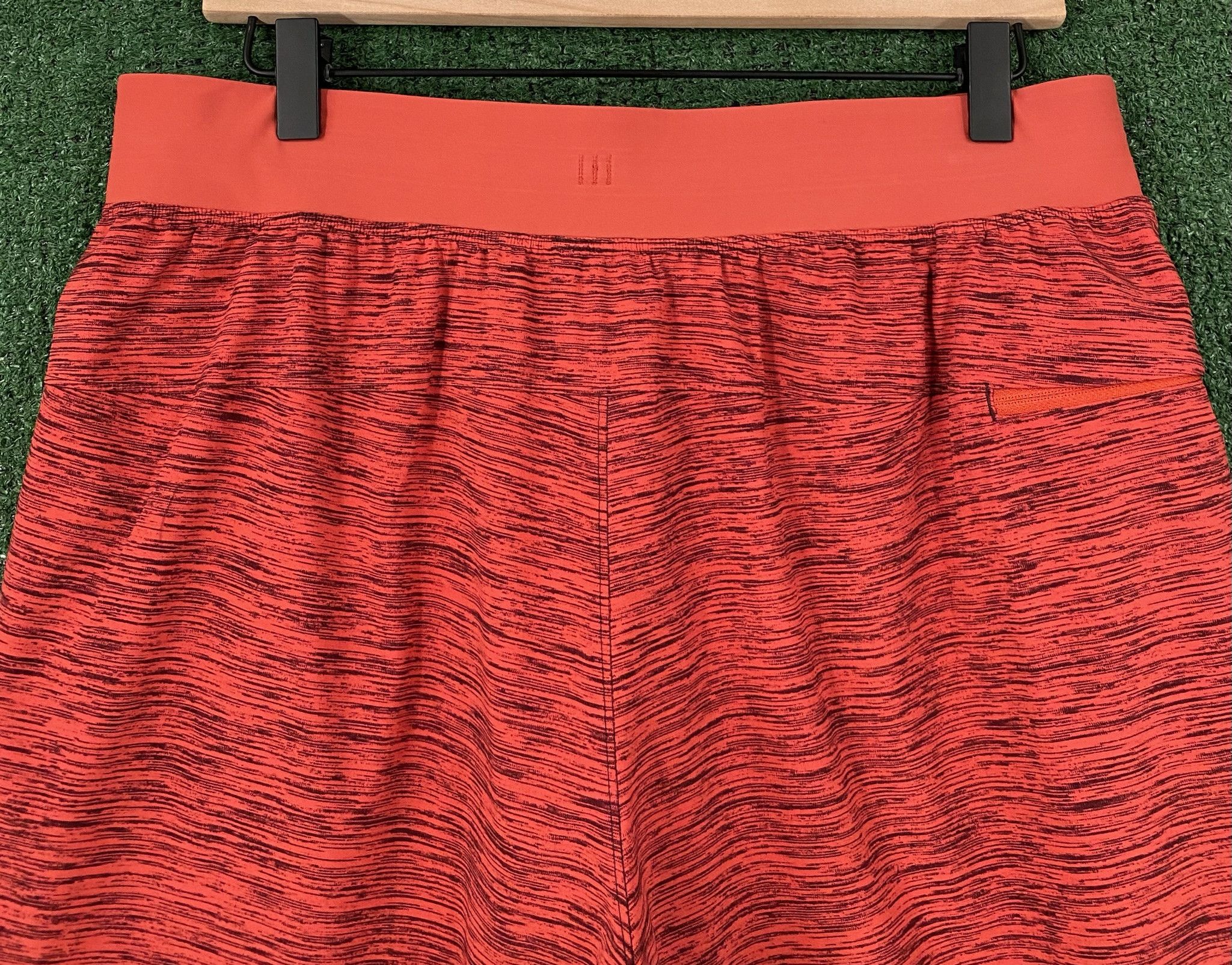 Lululemon Lululemon T.H.E. Short Linerless Pink Plum Shorts Large Size US 36 / EU 52 - 6 Thumbnail