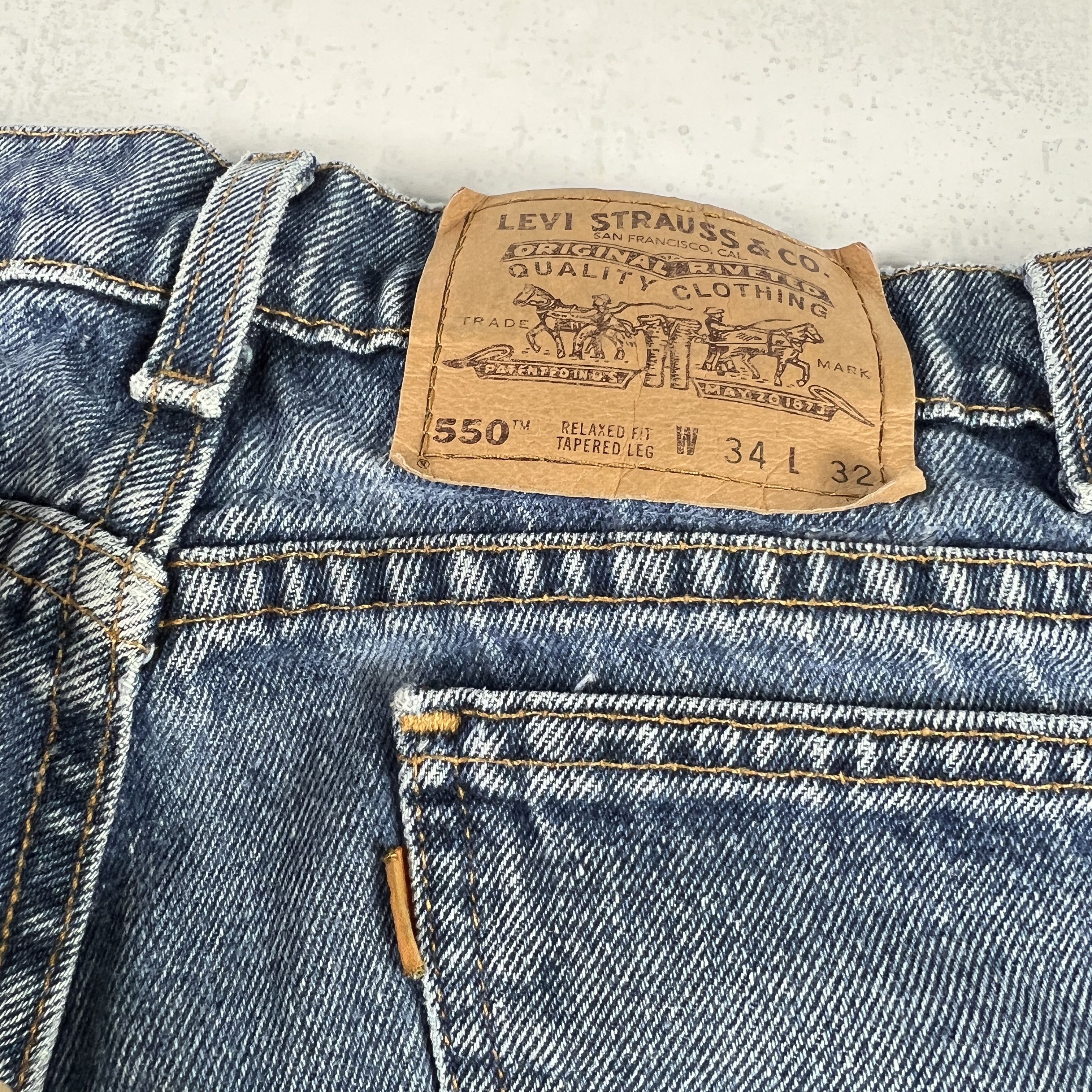 Levi's × Vintage VTG 90s Levi's Jeans 550 Relaxed Blue Faded Denim Orange Tab Size US 33 - 13 Thumbnail
