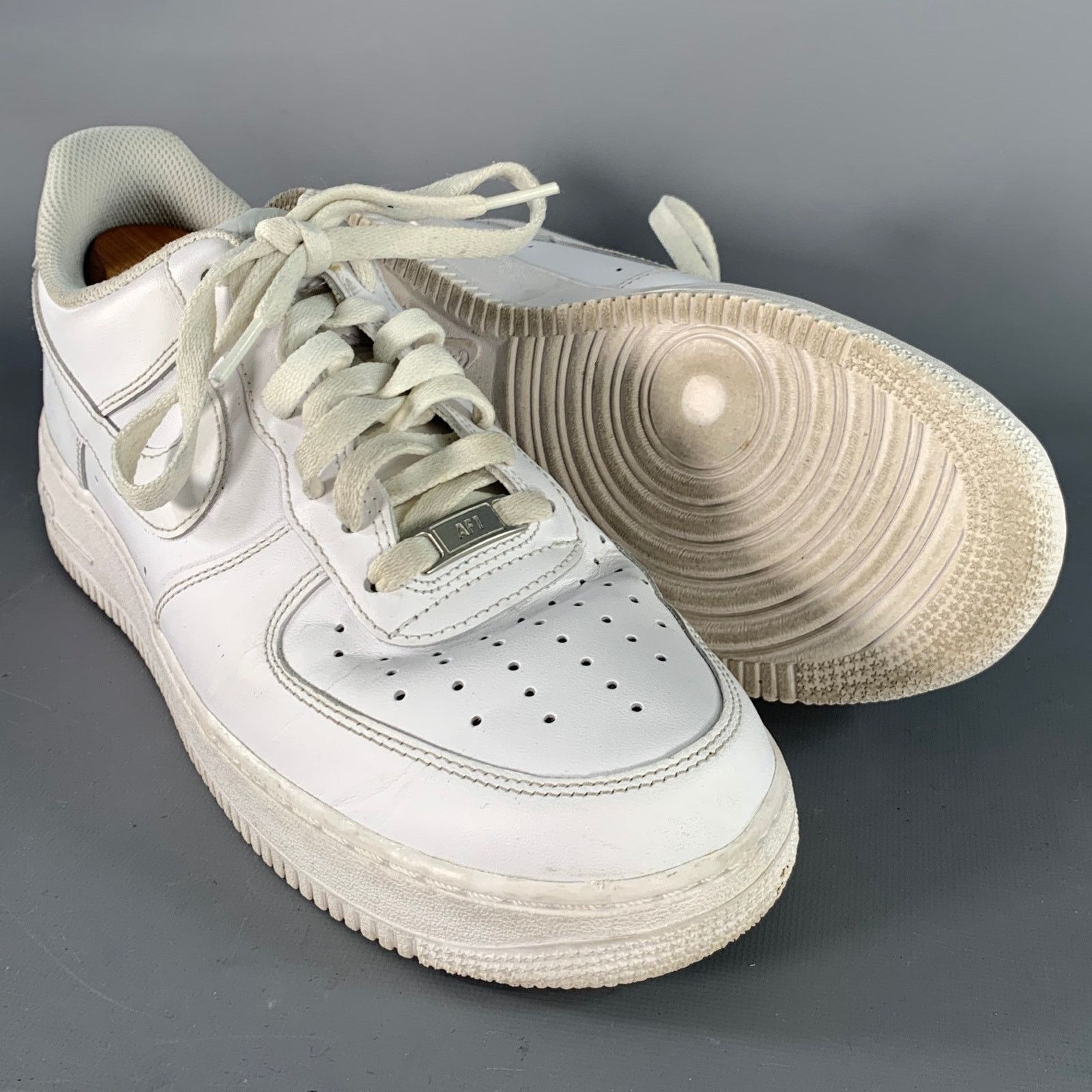 Nike NIKE Size 10 White Leather Rubber Sole Platform Sneakers Size US 10 / EU 43 - 5 Thumbnail