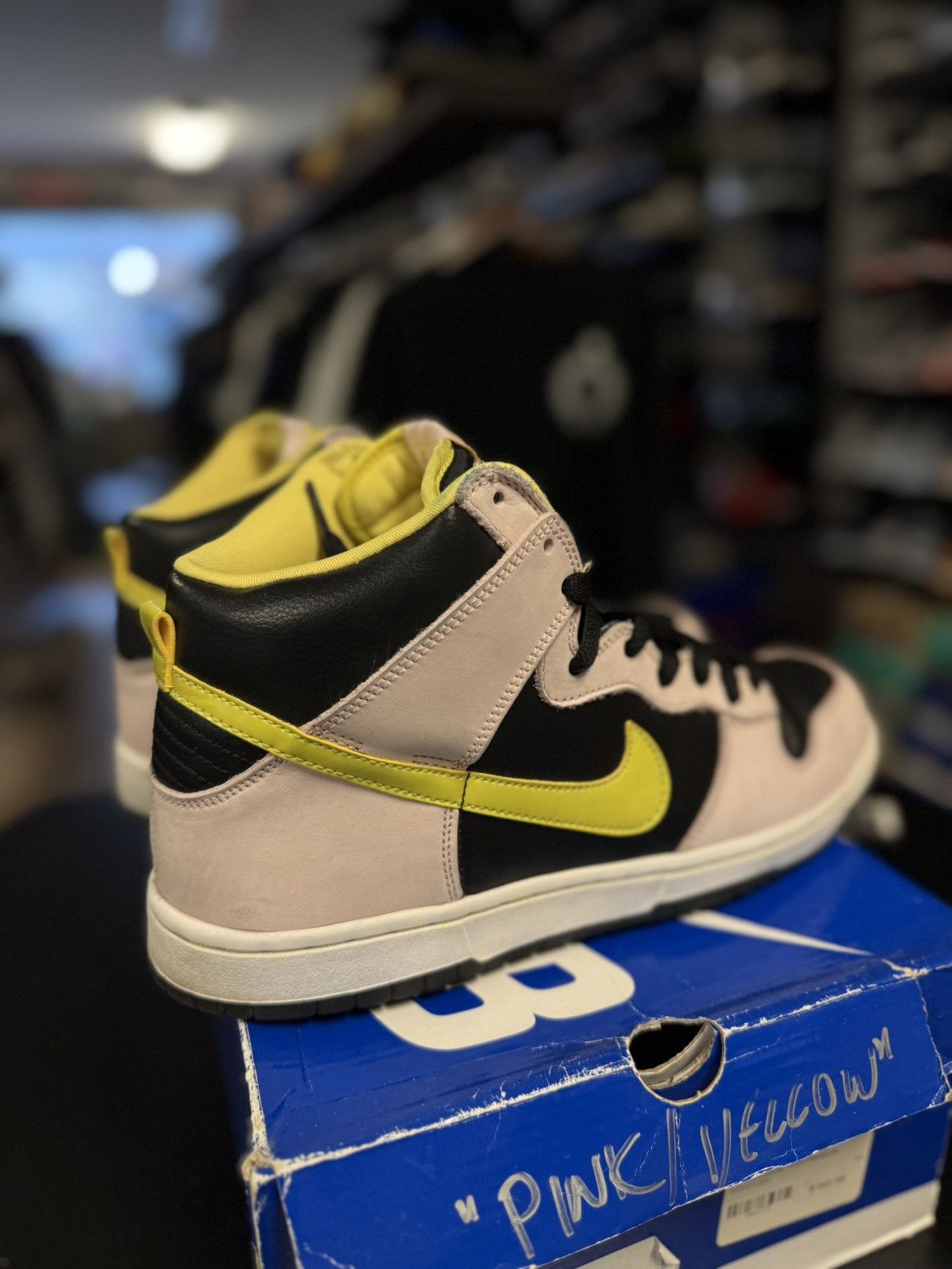 Nike Nike Dunk SB High Ms Piggy Dunk Size 11 2009 RARE Size US 11 / EU 44 - 4 Thumbnail