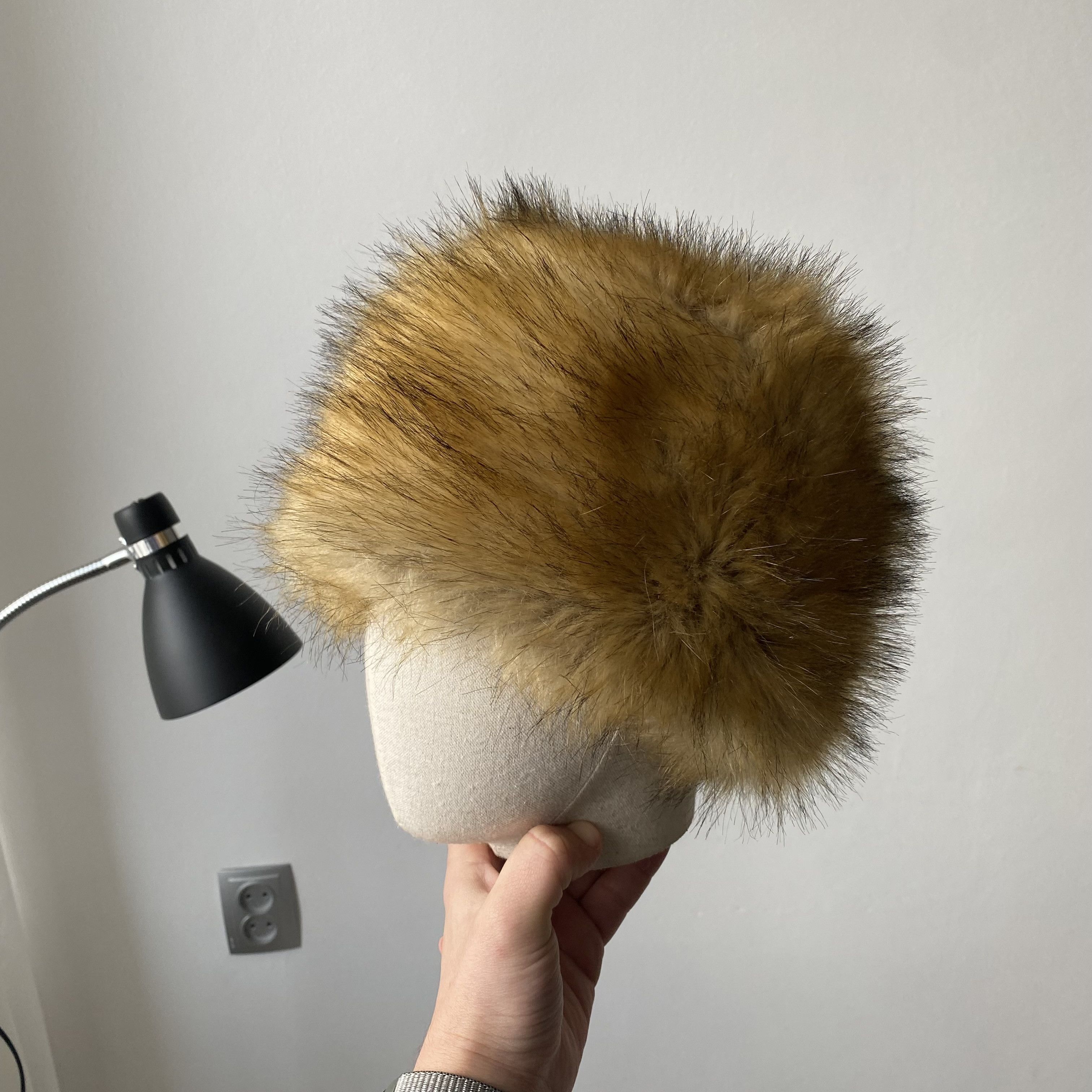 If Six Was Nine Vintage 90s Fluffy Faux Fur Winter Hat Y2k Oldmoney Size ONE SIZE - 1 Thumbnail