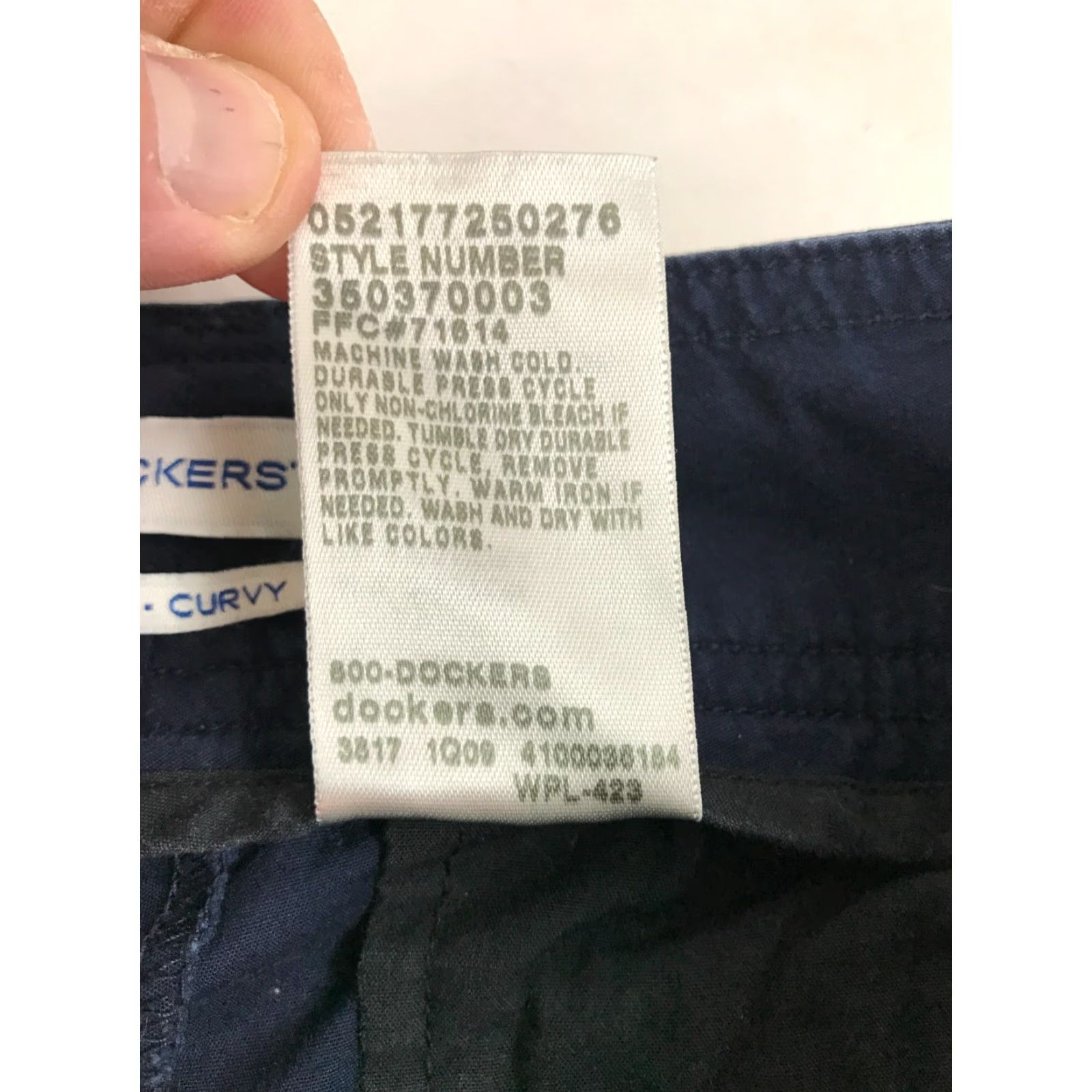 Dockers DOCKERS Shorts Women Navy Blue Dress Shorts Curvy Mid Rise 4 Regular Chino Cotton Spandex Flat Front Casual Travel Modern Vintage: No Size 4XL / US 24-26 - 8 Thumbnail