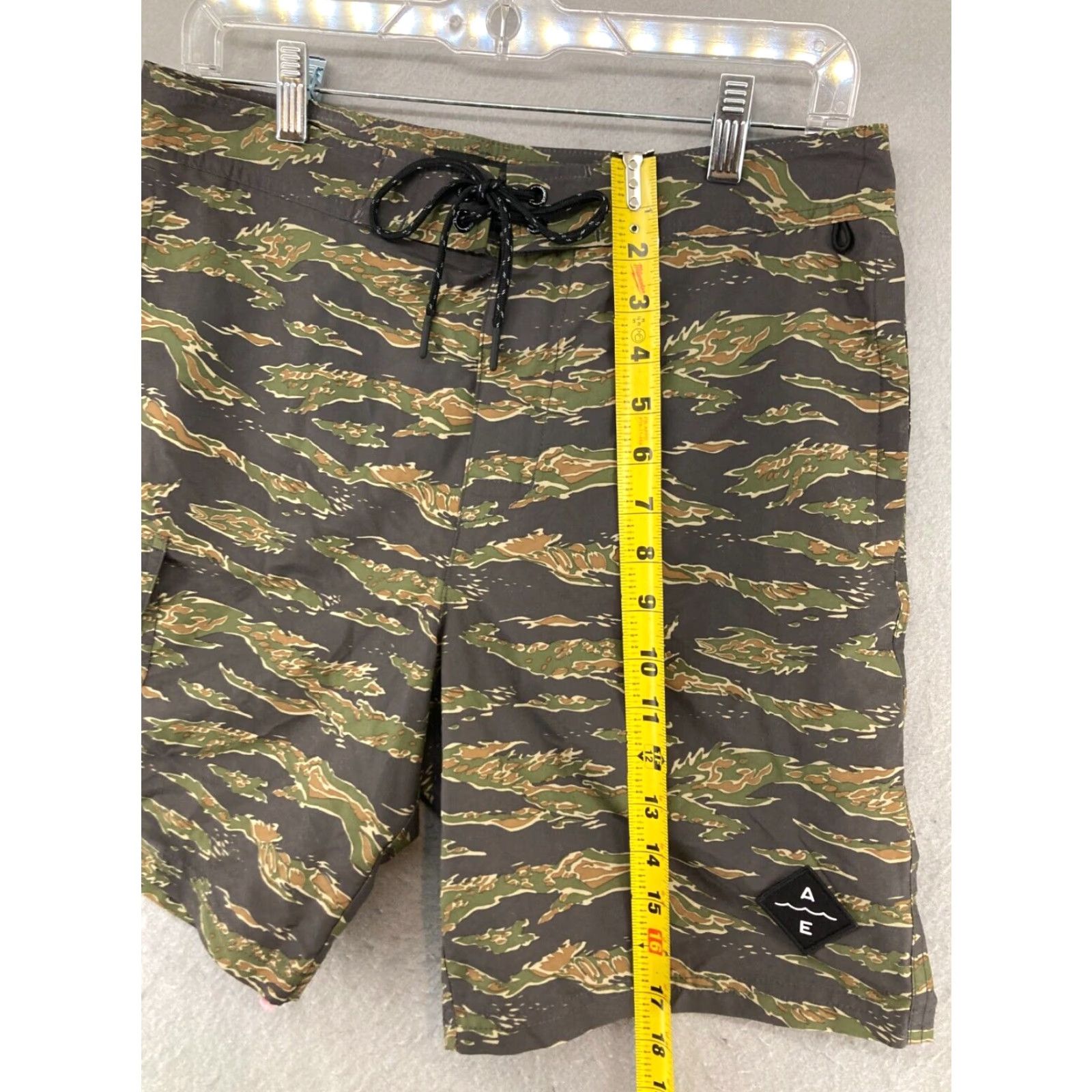 American Eagle Outfitters American Eagle Outfitters Bermuda Shorts Mens Small Green Camo Lightweight Swim Bottoms Size US 29 - 3 Thumbnail
