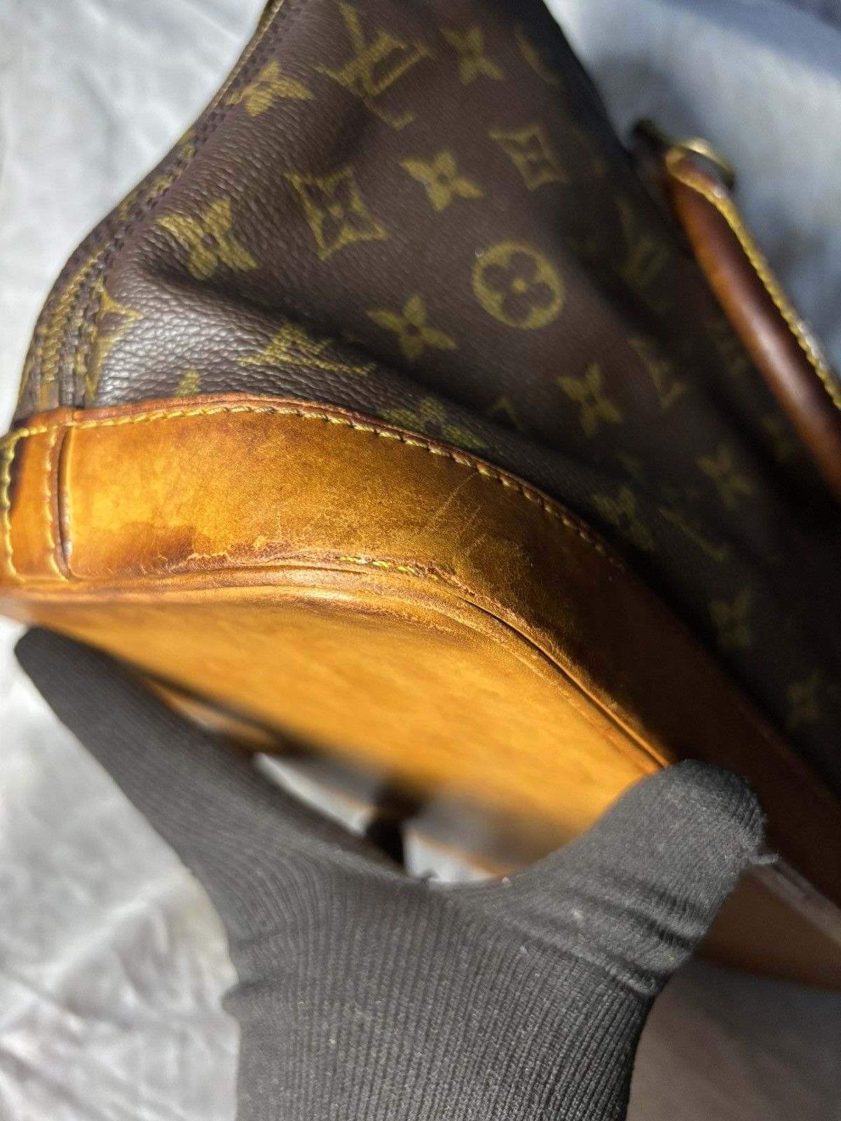 Louis Vuitton (very worn) Louis Vuitton Alma Size ONE SIZE - 8 Thumbnail