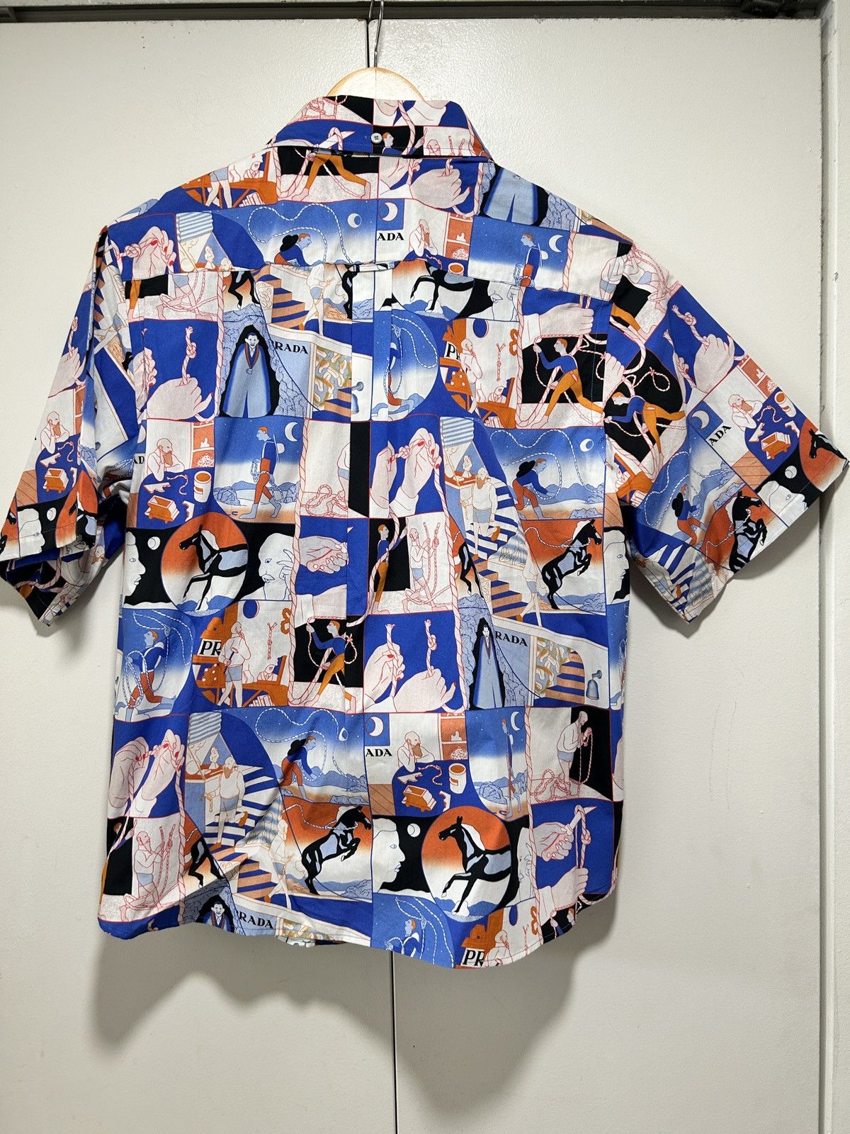 Prada Prada s/s 18 viscose printed camp collar comic motif Size US M / EU 48-50 / 2 - 8 Thumbnail