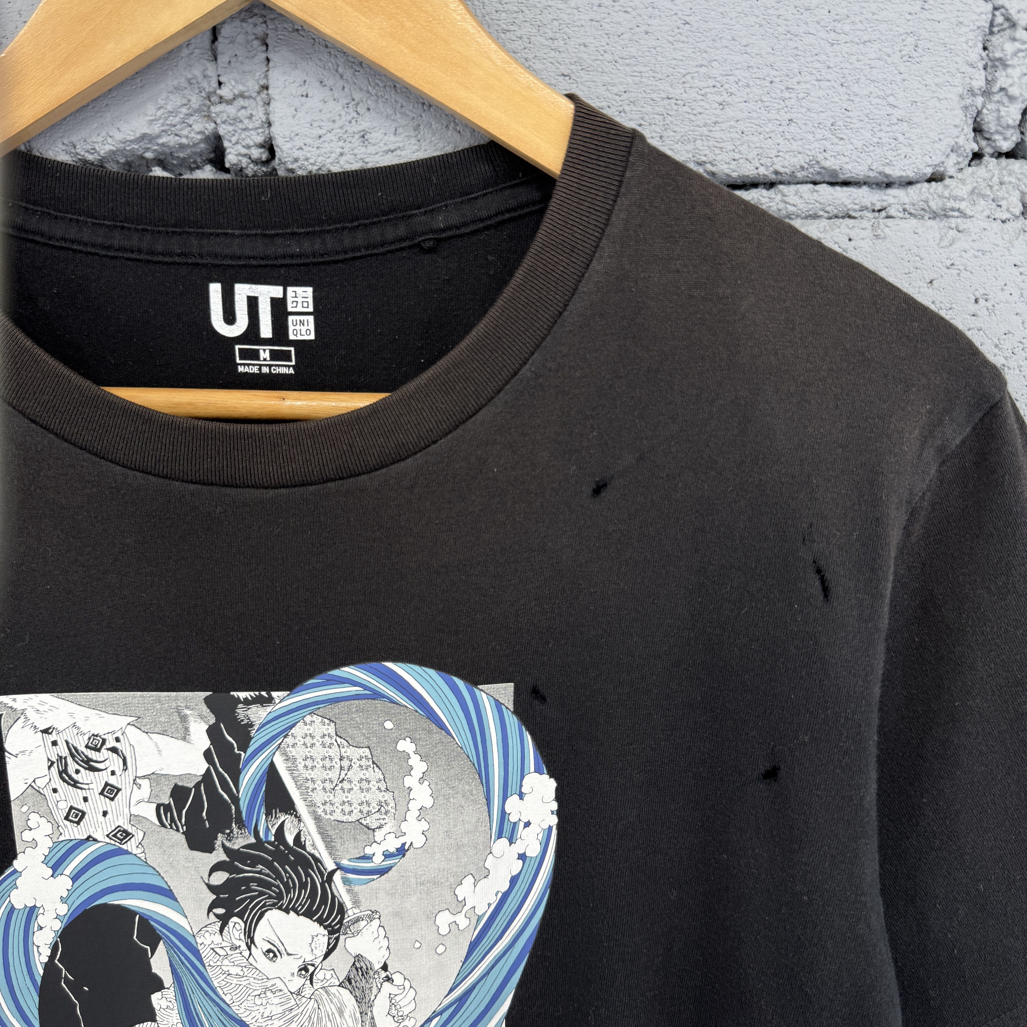 Anime Uniqlo Demon Slayer Kimetsu No Yaiba UT Tanjiro Sunfaded Size US M / EU 48-50 / 2 - 3 Thumbnail