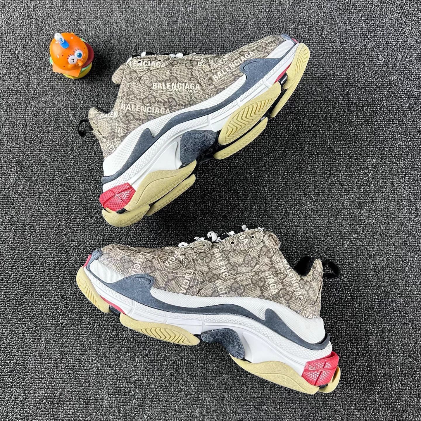 Balenciaga Style: Balenciaga Triples all-over print Size US 5.5 / IT 35.5 - 3 Thumbnail