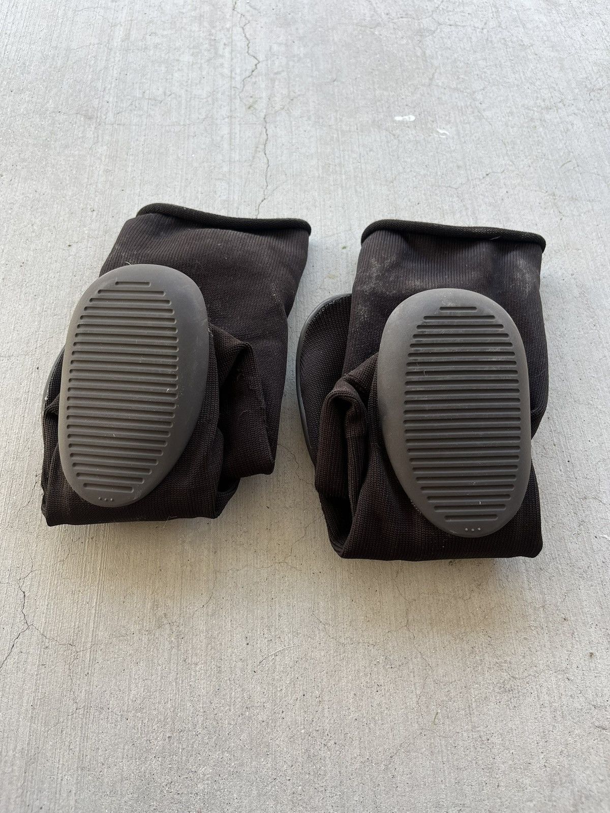 Yeezy YEEZY YZY PODS Black Size US 12 / EU 45 - 3 Thumbnail