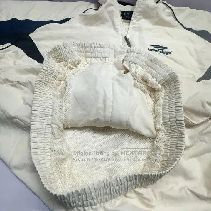 Balenciaga Balenciaga Casual Zip-Up Jacket in Black and White. Size US XXS / EU 40 - 8 Thumbnail