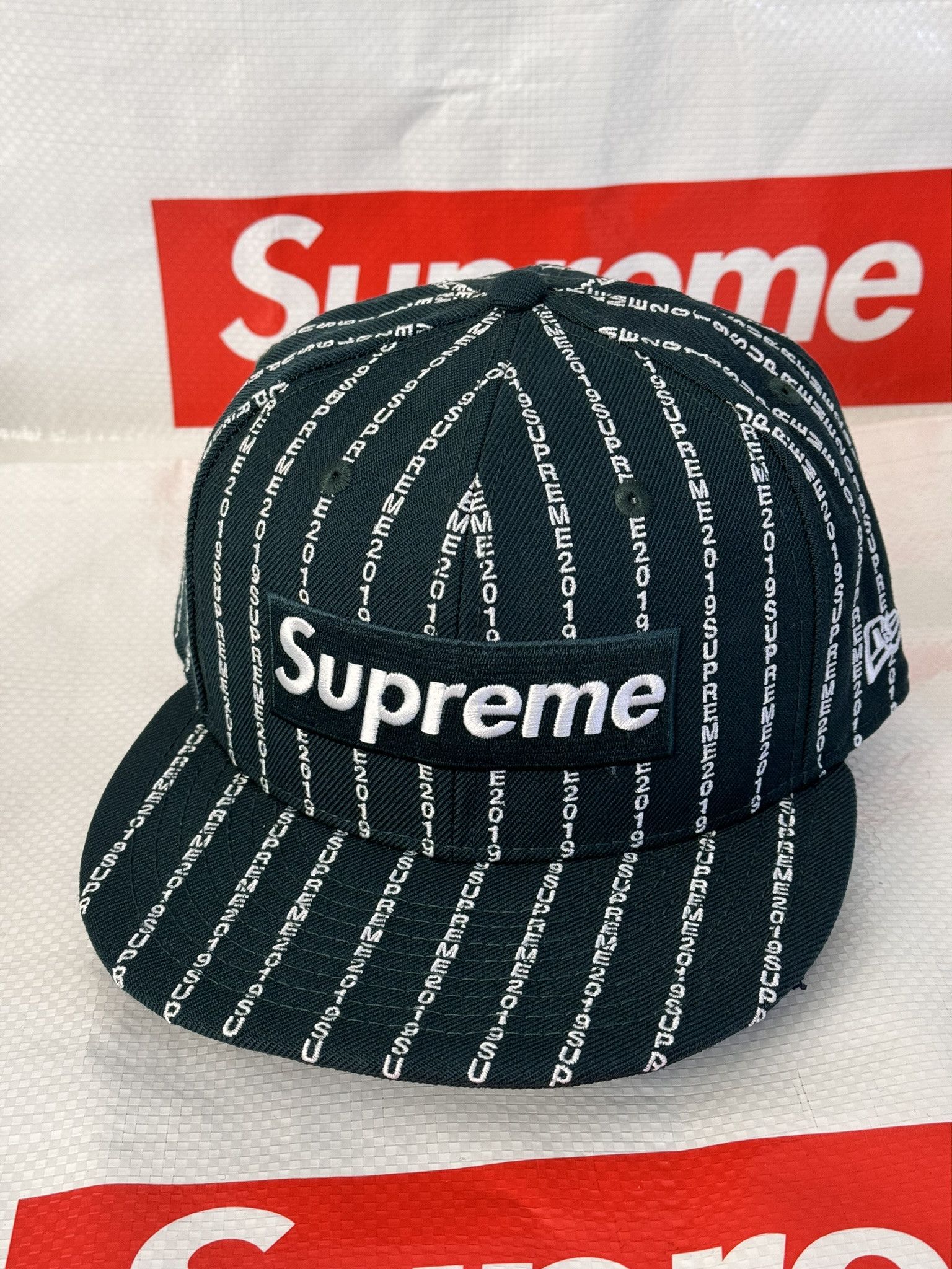 新品未使用 Supreme Text Stripe New Era Box NWT 2019 Supreme Text Stripe Box Logo New Era Hat Sz 7 3/4