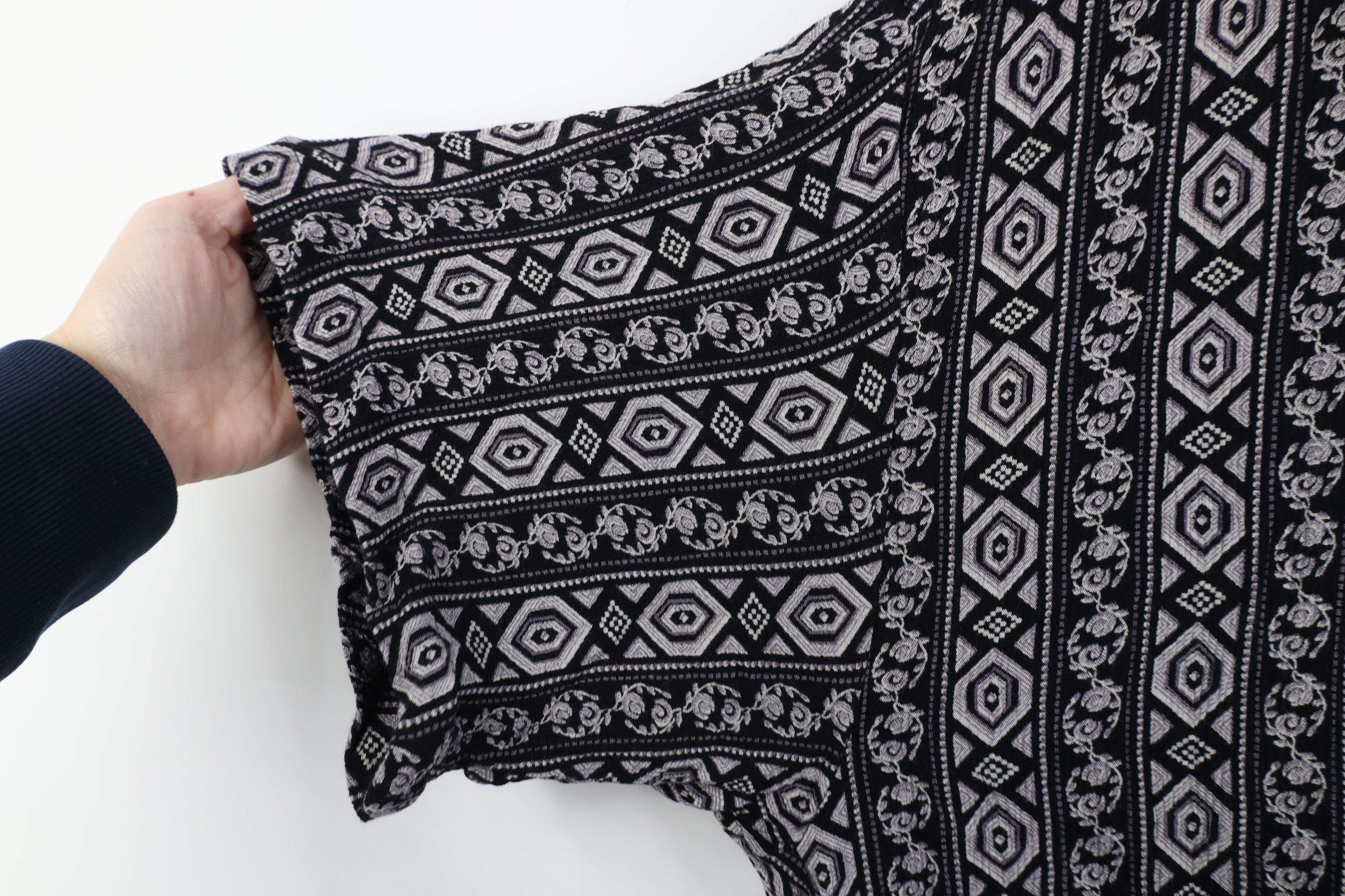 Vintage Vintage 90s Streetwear Knit Flower Geometric Button Shirt US Size US XL / EU 56 / 4 - 8 Thumbnail
