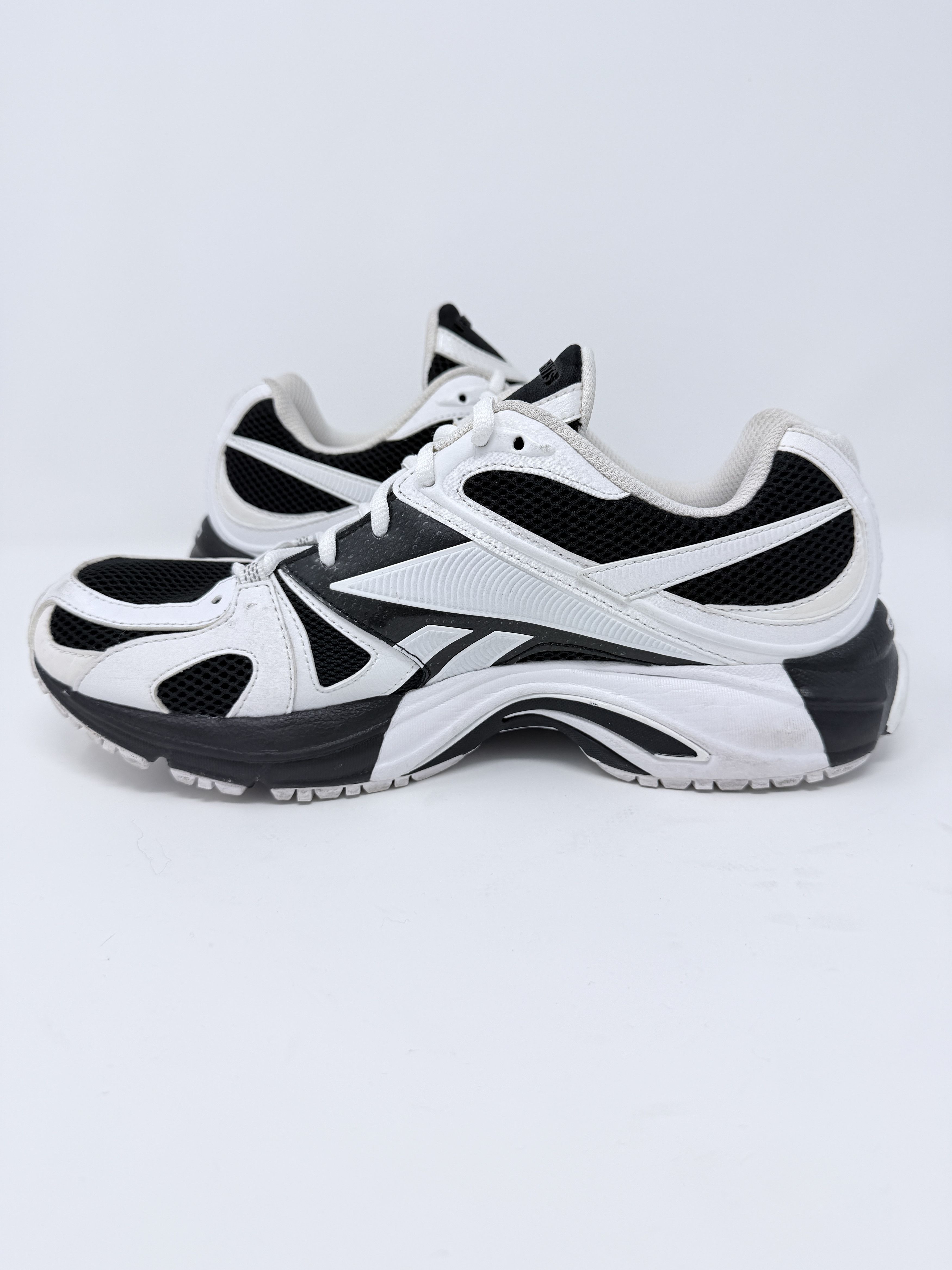 Reebok × Vetements Vetements Reebok Spike Runner 200 Black White Size US 9.5 / EU 42-43 - 6 Thumbnail