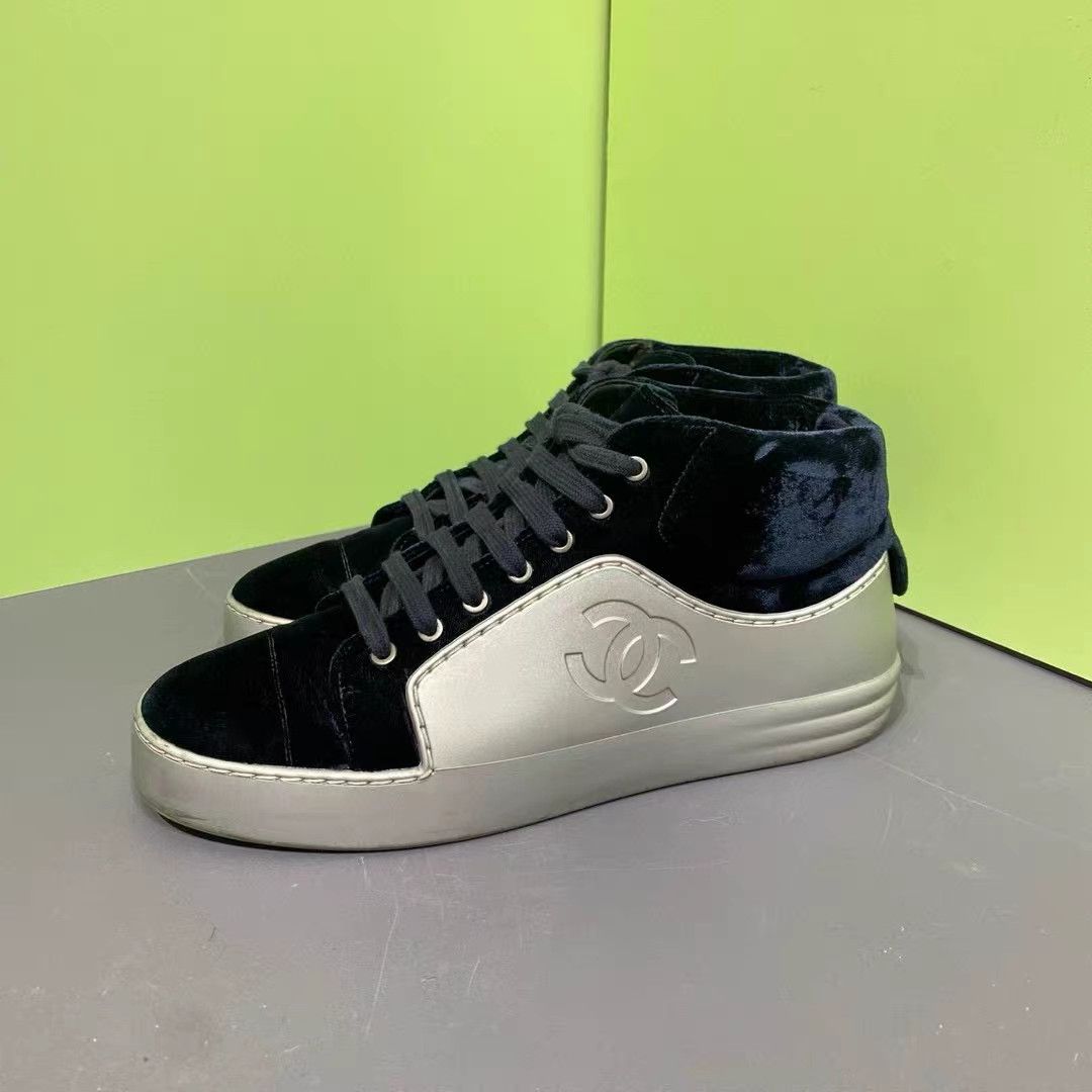 Chanel CHANEL Navy Blue Velvet Sneakers K15 Size US 7.5 / IT 37.5 - 1 Thumbnail