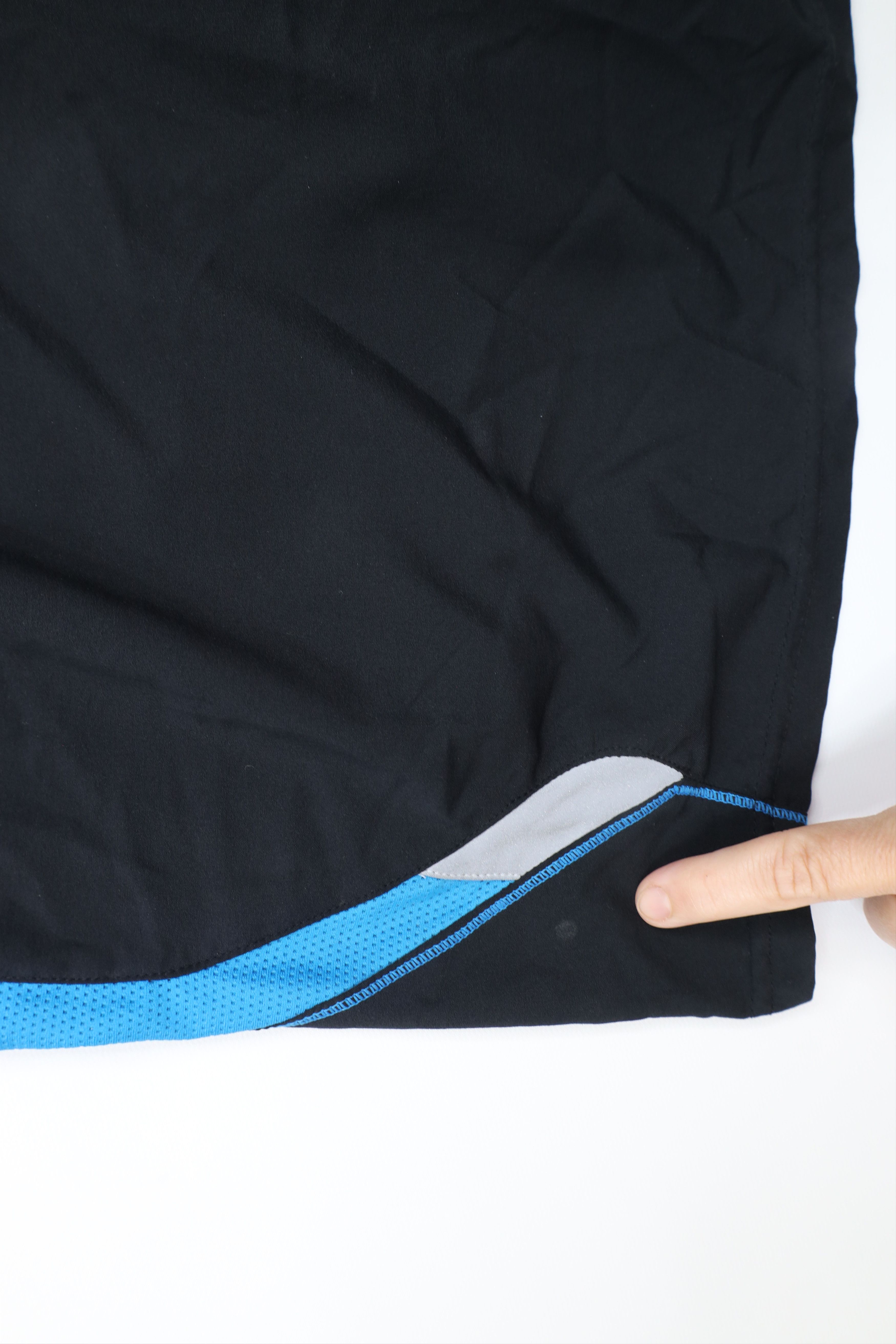 Asics × Vintage Vintage Asics Reflective Lined Gym Jogging Running Shorts Size US 34 / EU 50 - 13 Thumbnail