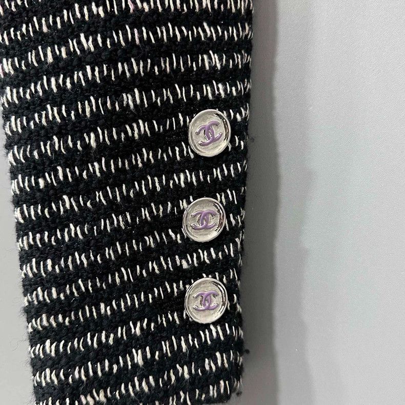 Chanel Chanel Black and white double c button tweed jacket 2504-Ne Size XS / US 0-2 / IT 36-38 - 5 Thumbnail