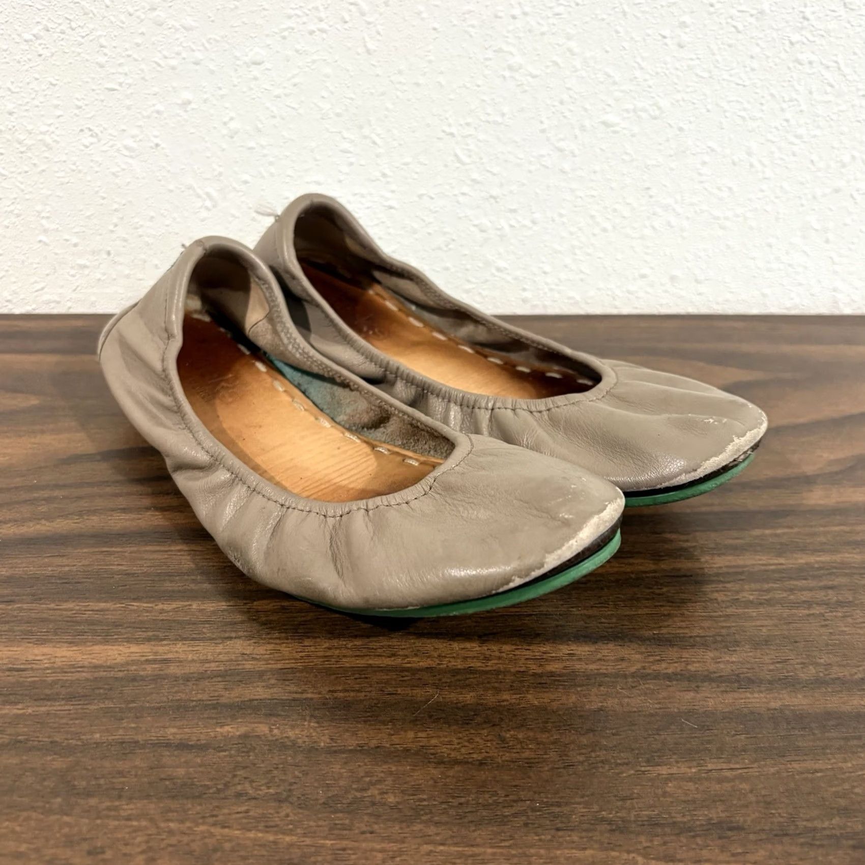 Vintage Tieks Ballet Flats Womens 7 Taupe Leather Teal Sole Foldable Size US 7 / IT 37 - 2 Thumbnail
