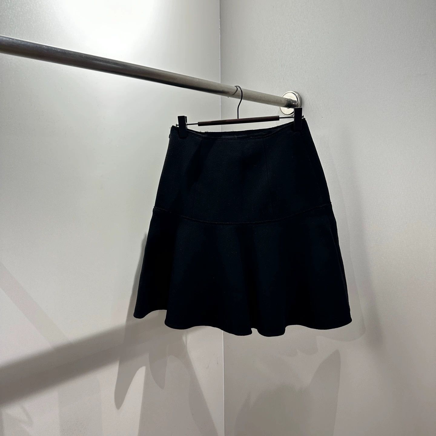 Prada Prada Wool Solid Skirt 40 apr578 Size 27" / US 4 / IT 40 - 2 Thumbnail