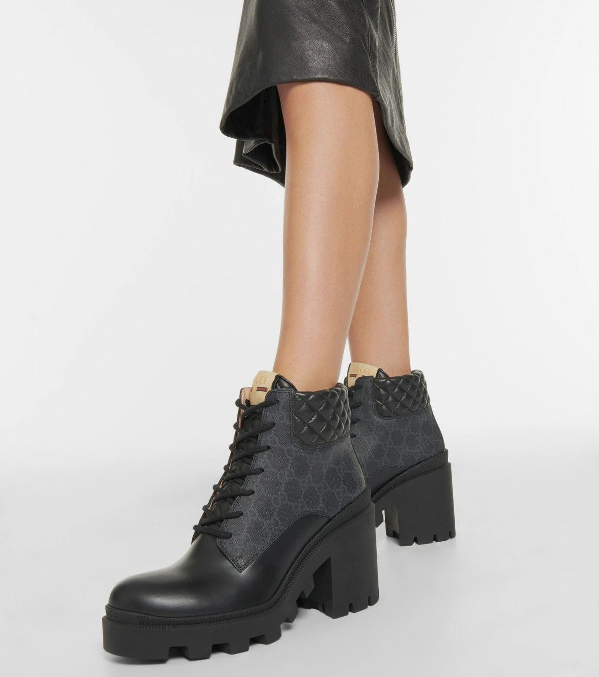 oc11z1025 Leather Bootie in Black