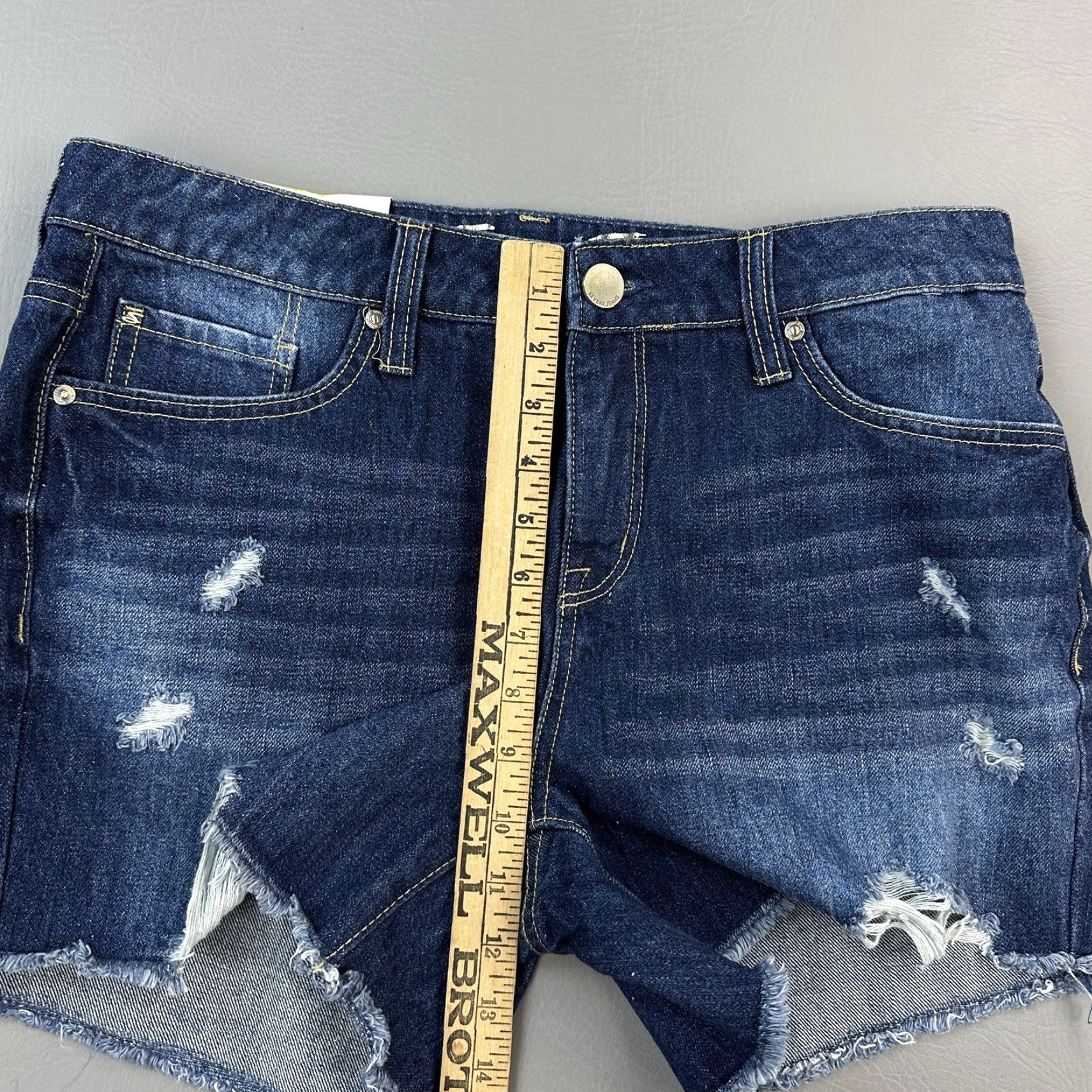 Vintage Seven7 Weekend Shorts Women’s 8 Dark Wash Fray Hem Distressed Outdoor NWT Size 30" / US 8 / IT 44 - 3 Thumbnail