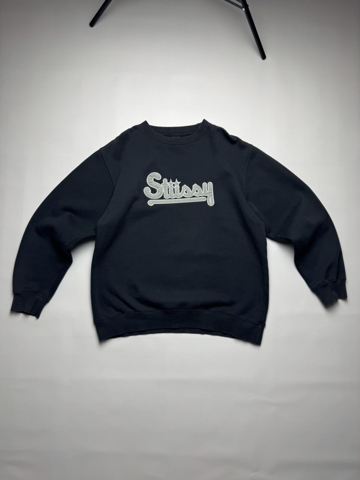 Stussy Stüssy Script Appliqué Crewneck Sweatshirt – Size M/L Size US L / EU 52-54 / 3 - 1 Thumbnail