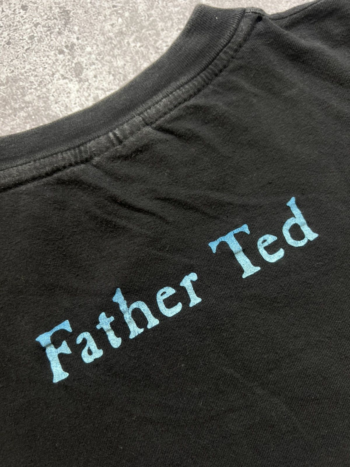 Vintage Vintage 90s Father Ted Drink Feck Girls Arse T-shirt Size US XL / EU 56 / 4 - 17 Thumbnail