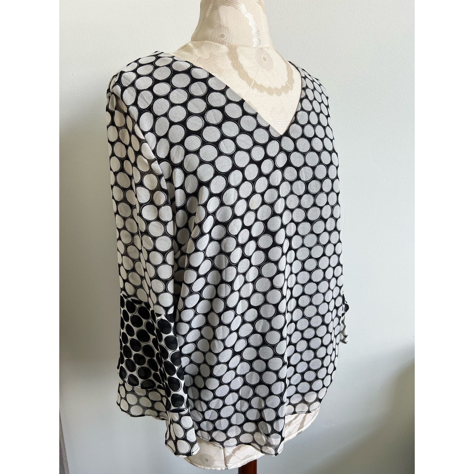 Calvin Klein Calvin Klein Long Sleeve V-Neck Polka Dotted Blouse Small Size S / US 4 / IT 40 - 2 Thumbnail