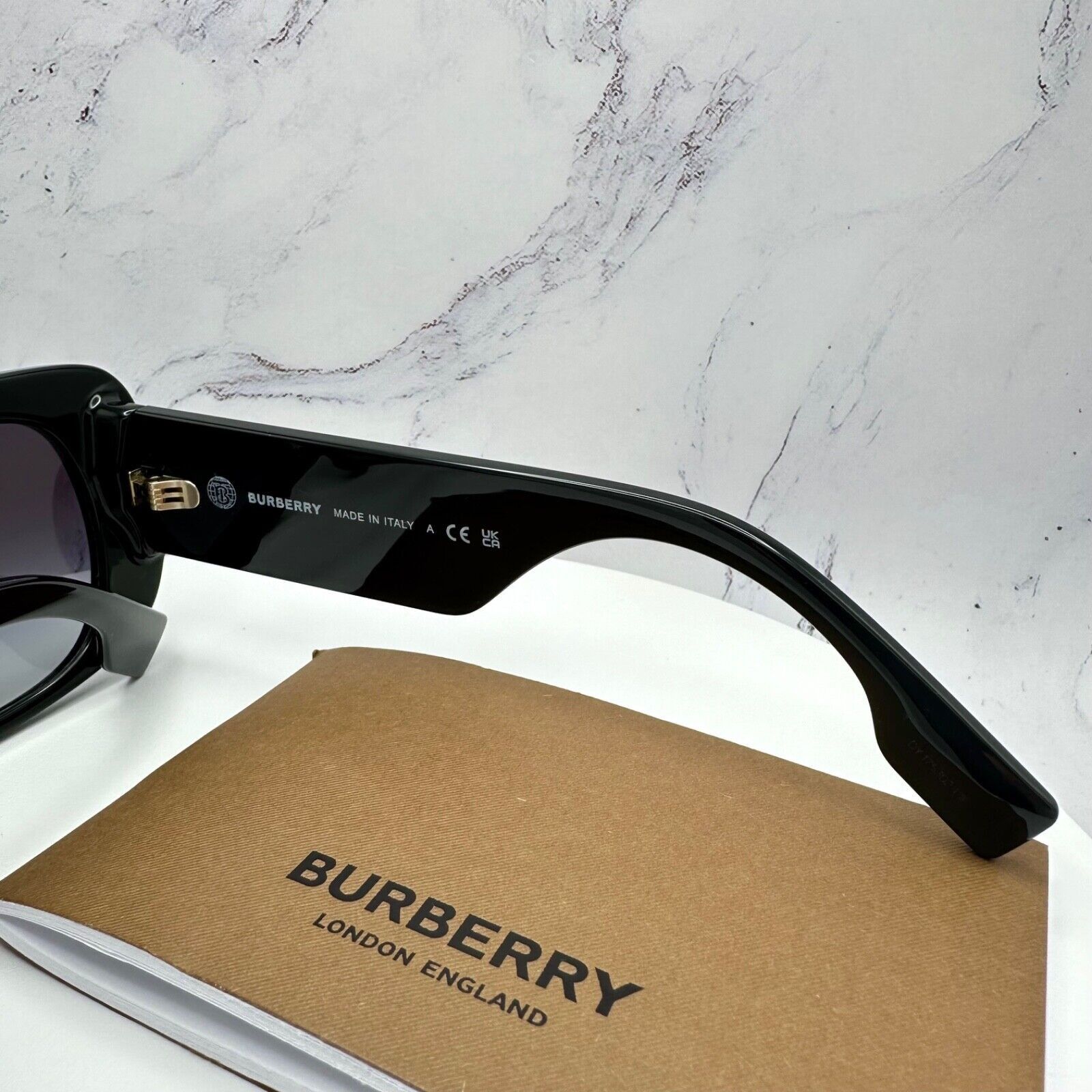 Burberry Burberry Sunglasses Black Acetate Gold Metal Logo Oversized Size ONE SIZE - 9 Thumbnail