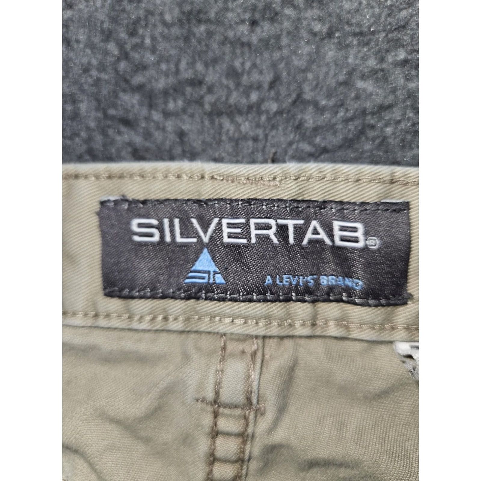 Levi's VINTAGE Levi's Silvertab Cargo Shorts Mens 36 Khaki Utility Pockets 90s Y2K Skate Baggy Casual Urban Mens Size US 36 / EU 52 - 2 Thumbnail