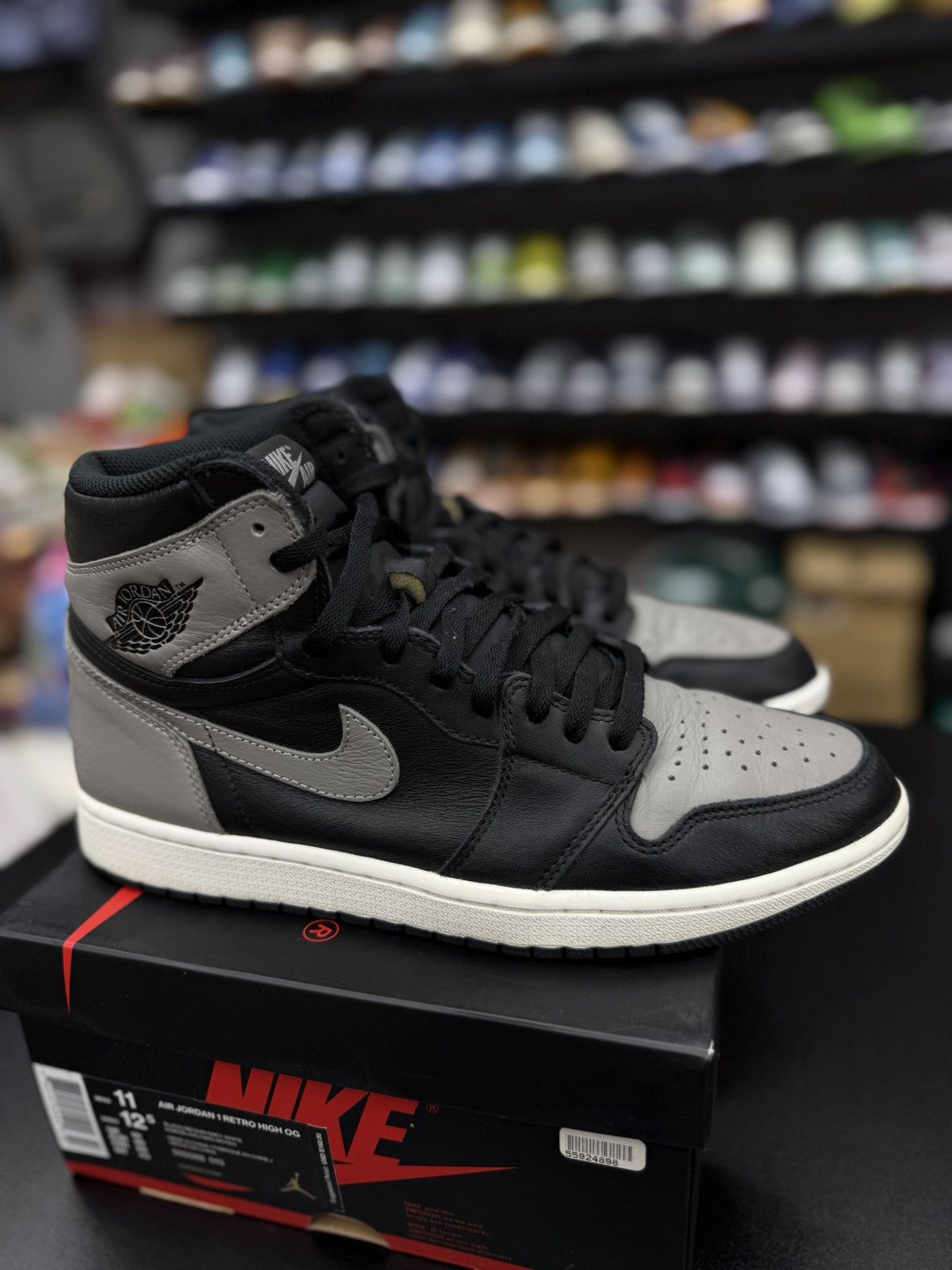 Jordan Brand Jordan 1 High Shadow OG (2018) Size 11 Pre Owned 🧼 Size US 11 / EU 44 - 3 Thumbnail