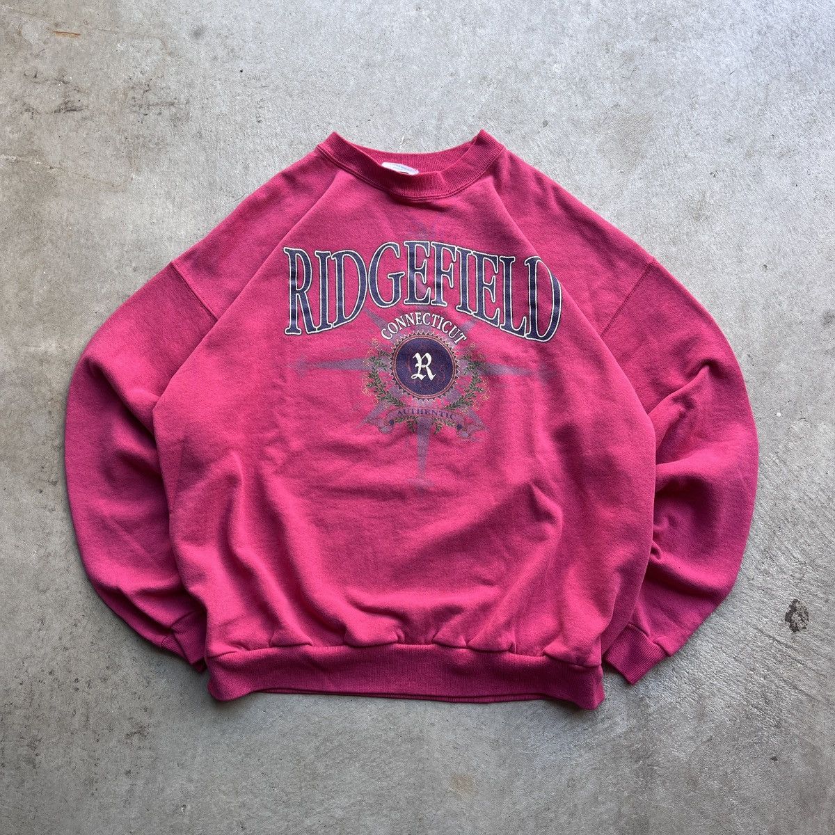 Hanes Vintage 90’s Hanes Ridgefield Connecticut Faded Sweatshirt Size US XL / EU 56 / 4 - 1 Thumbnail