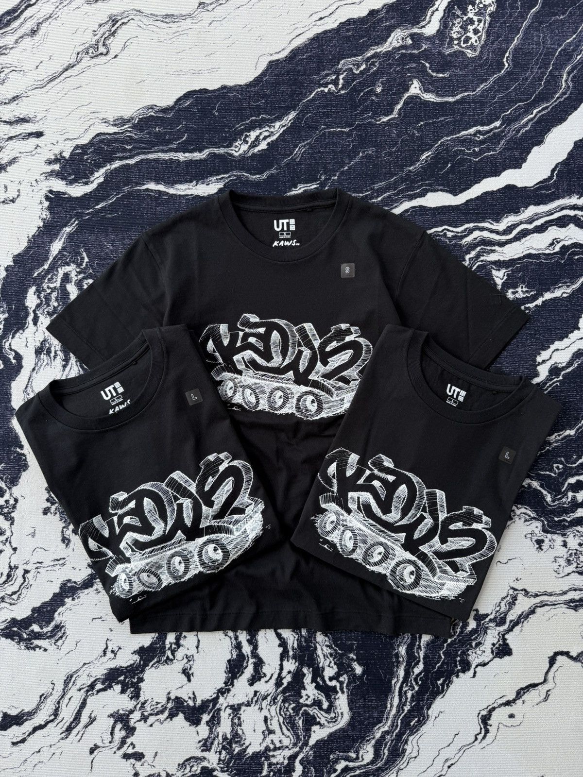 Japanese Brand × Kaws Uniqlo x kaws t shirt Size US S / EU 44-46 / 1 - 1 Thumbnail