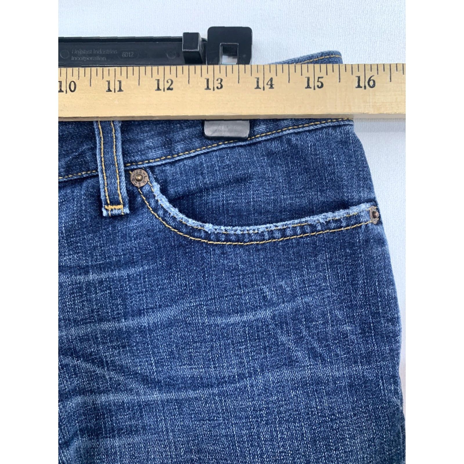 Levi's VTG Levi's 502 Capri Jeans Shirt (Juniors) Women 9 Blue 31in Inseam 21in Mid Rise Straight Leg Button Fly Capris Size 30" / US 8 / IT 44 - 4 Thumbnail