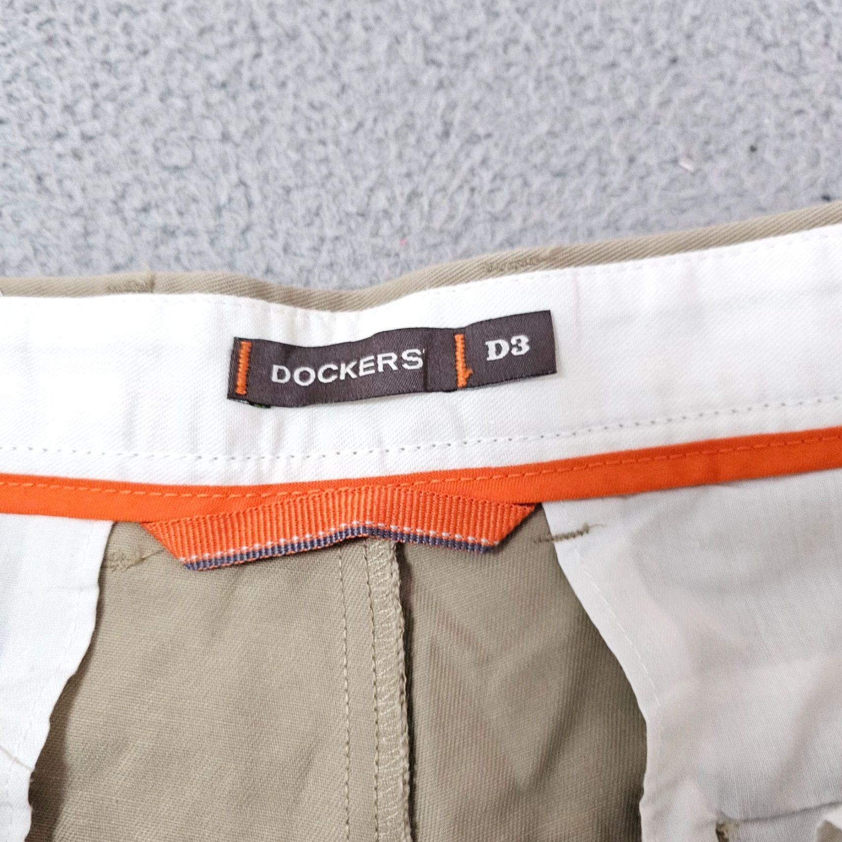 Dockers Dockers Signature Khaki Pants Mens 34x30 (Tag 34x32) Classic Fit D3 Pleated Brown Size US 34 / EU 50 - 3 Thumbnail