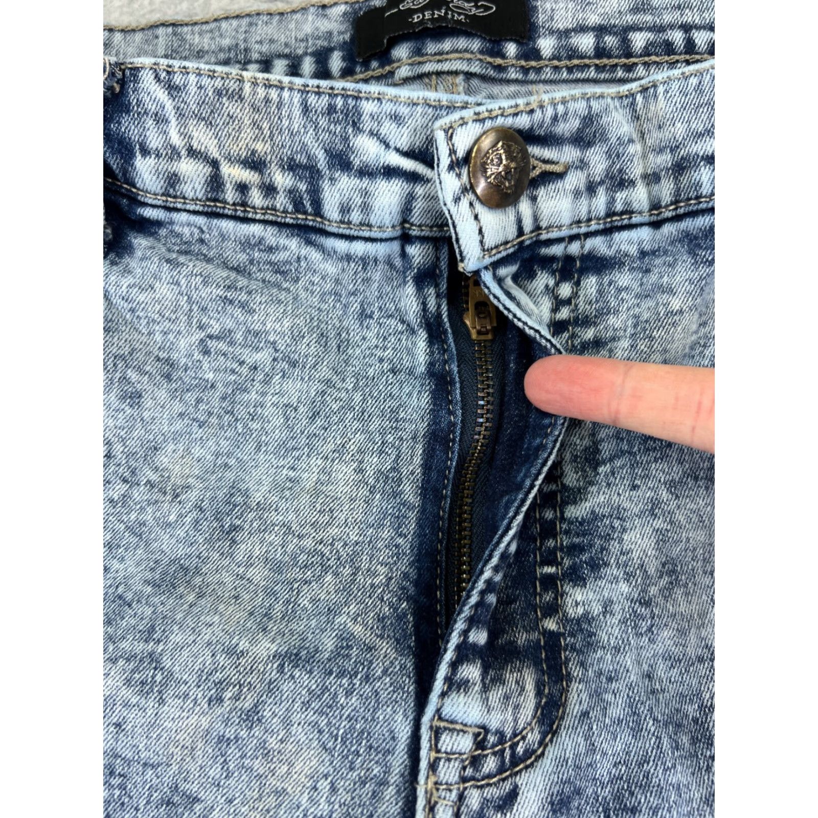 Ed Hardy VINTAGE Ed Hardy Jeans Mens 38 Blue Denim Distressed Tiger Paint Acid Wash 36x29 Size US 38 / EU 54 - 6 Thumbnail