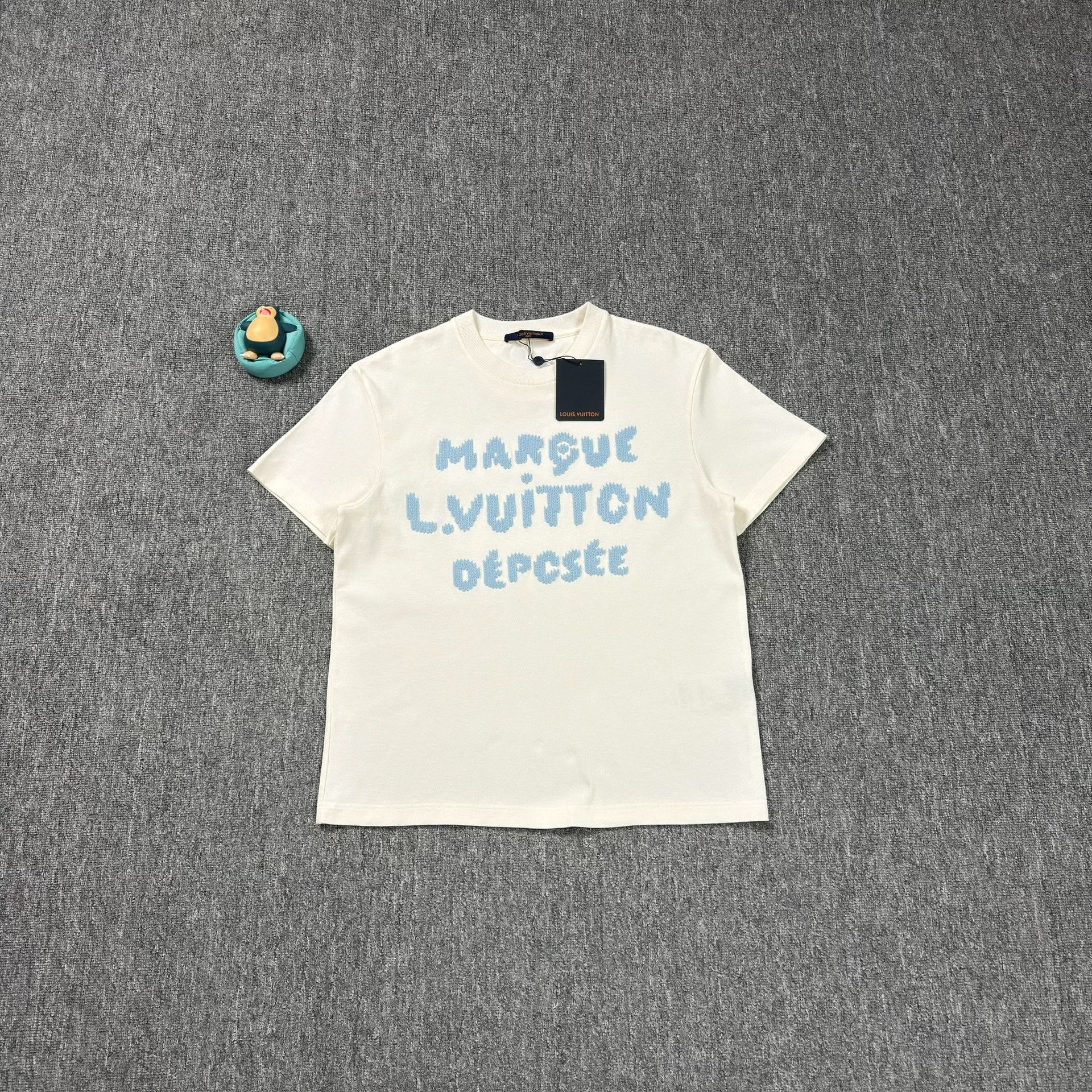Louis Vuitton Louis Vuitton Embroidered Logo T-Shirt Size US S Size US S / EU 44-46 / 1 - 1 Thumbnail