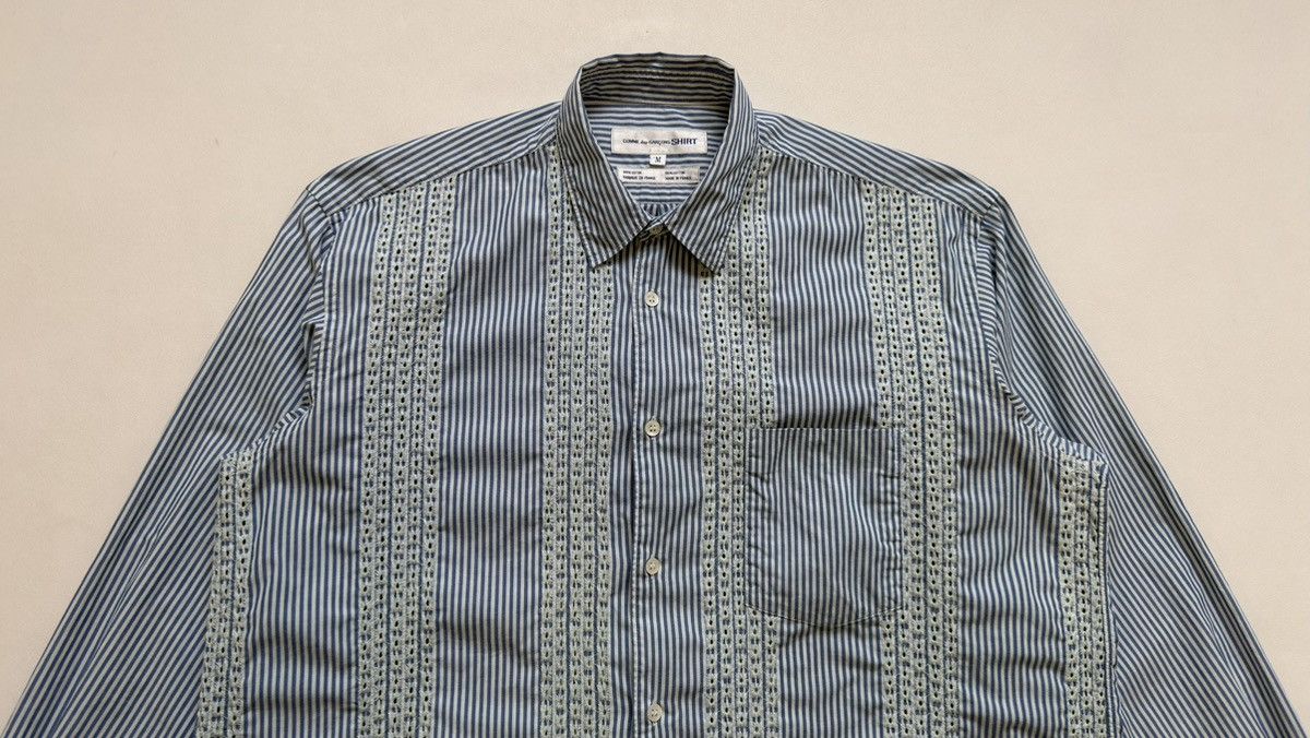 Comme des Garcons ‘Embroidered Stripe’ White/Blue Stripe Shirt Size US L / EU 52-54 / 3 - 4 Thumbnail