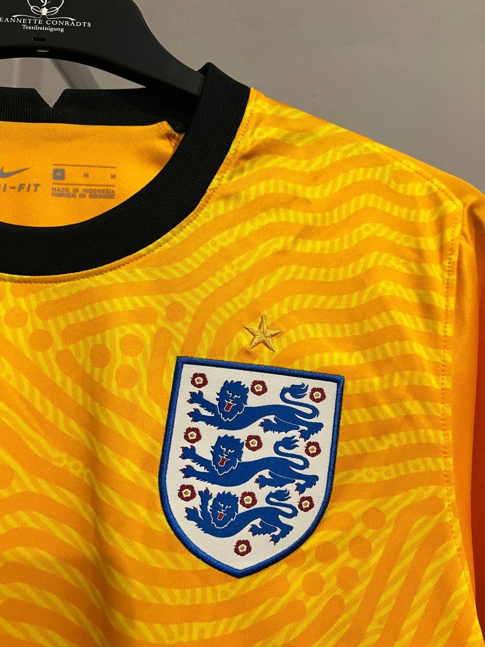 Nike 2020/21 ENGLAND TEAM GK SOCCER JERSEY FOOTBALL SHIRT SZ M Size US M / EU 48-50 / 2 - 10 Thumbnail