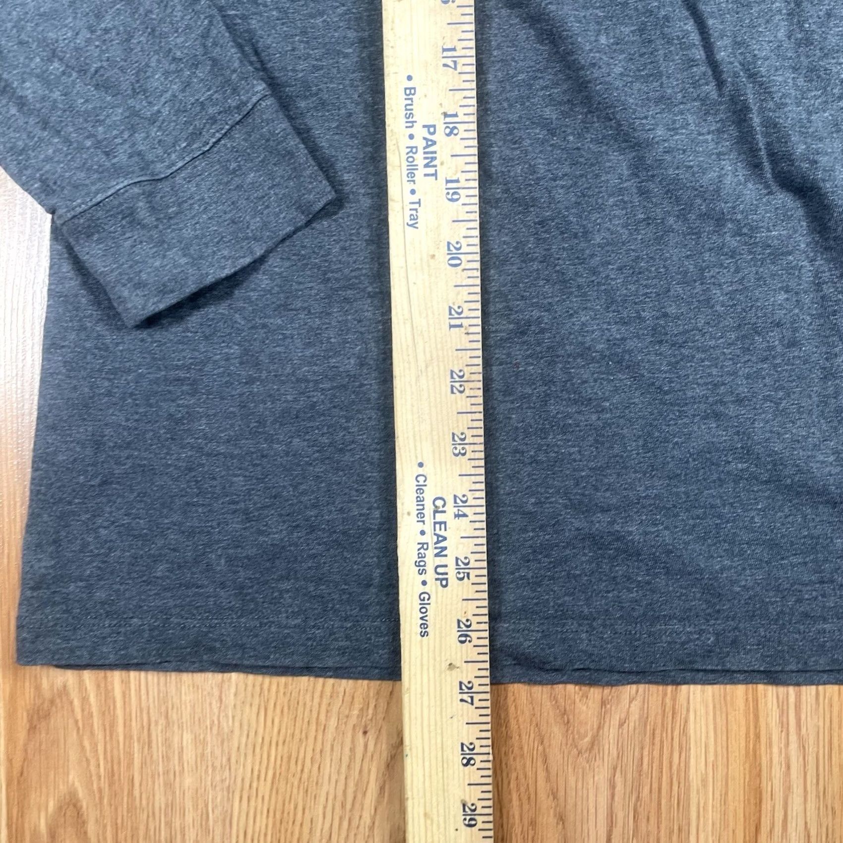 Vineyard Vines Vineyard Vines Long Sleeve T Shirt Mens M Medium Gray Crew Neck Front Pocket Shirt Mens M Gray 90s? Size US M / EU 48-50 / 2 - 5 Thumbnail