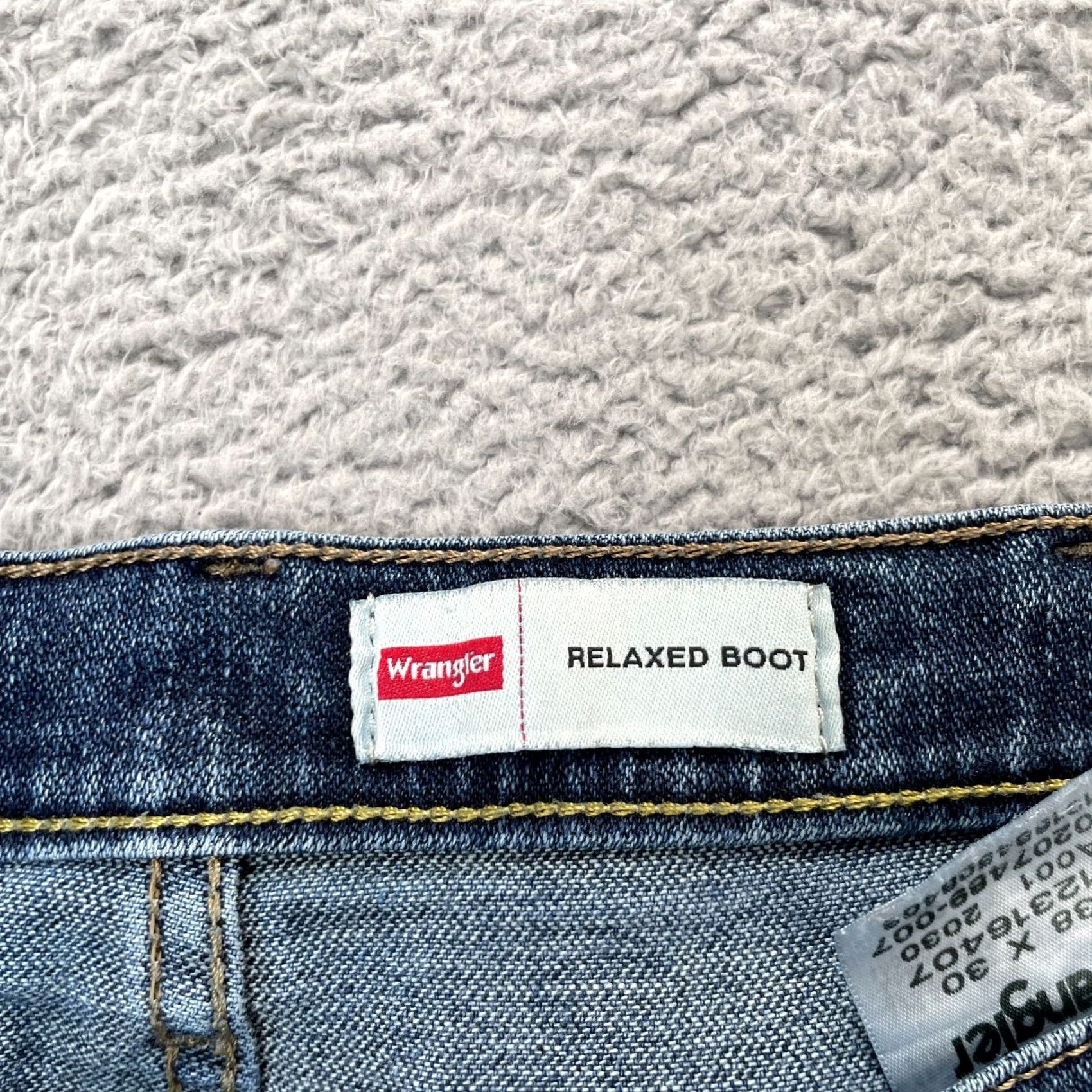 Wrangler VINTAGE Wrangler Jeans Mens 38x30 Blue Bootcut Leg Whiskered Denim Relaxed Fit Stretch Size US 38 / EU 54 - 3 Thumbnail