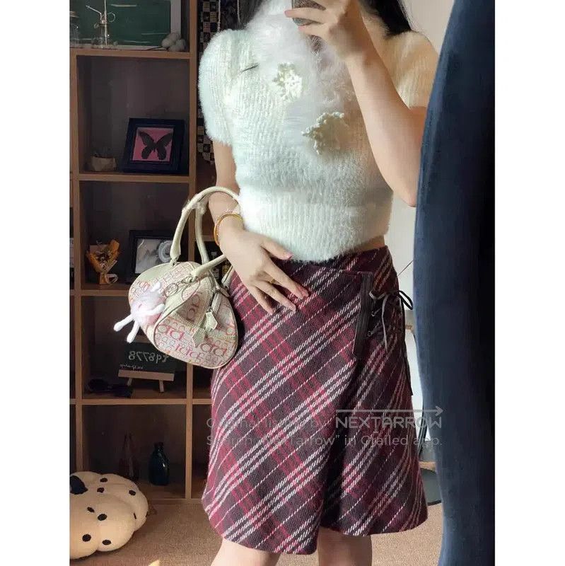 Burberry Burberry Women's Purple Wool Skirt. Size 23" - 8 Thumbnail
